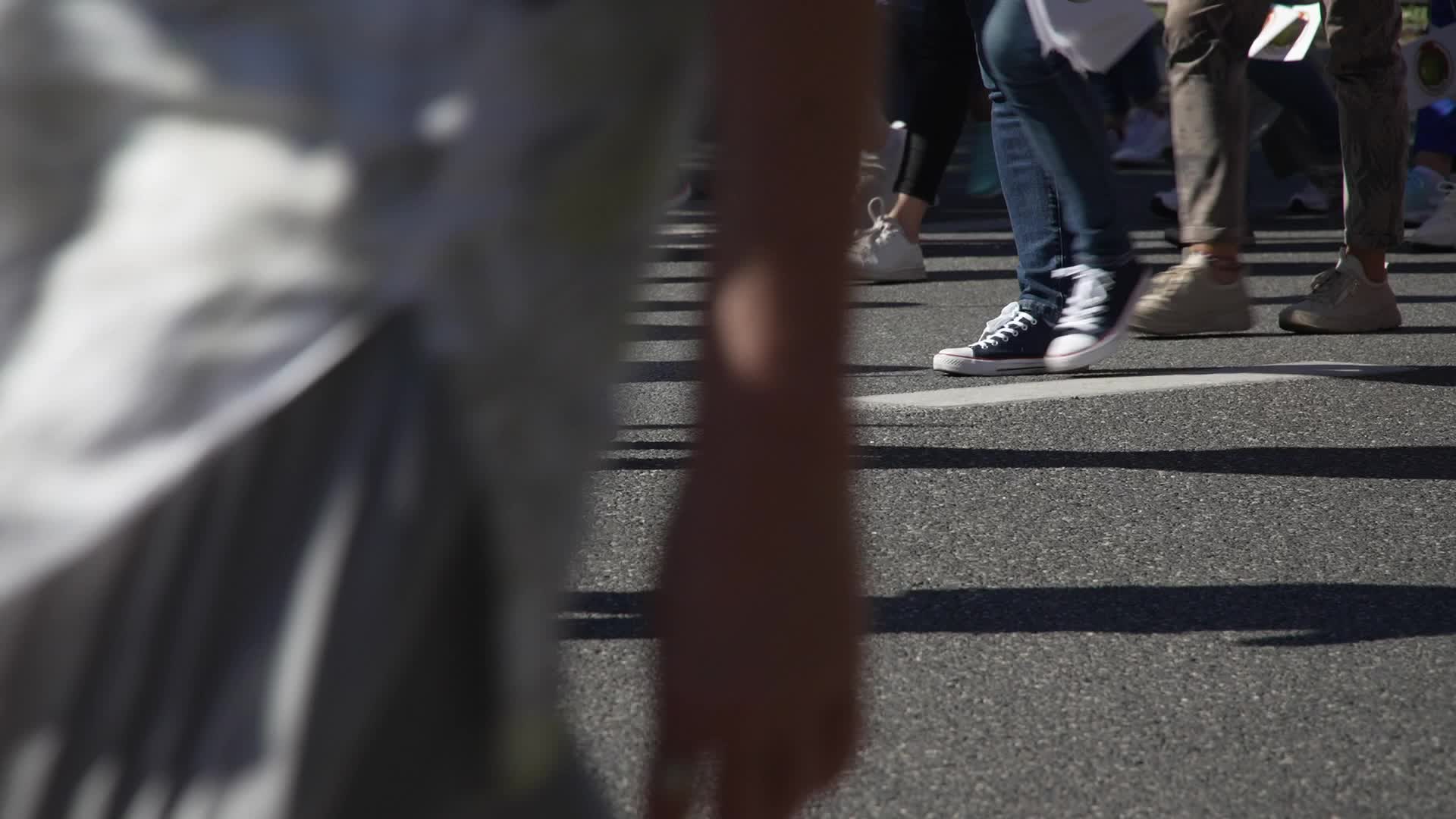 Thousands of government workers protest in Warsaw
