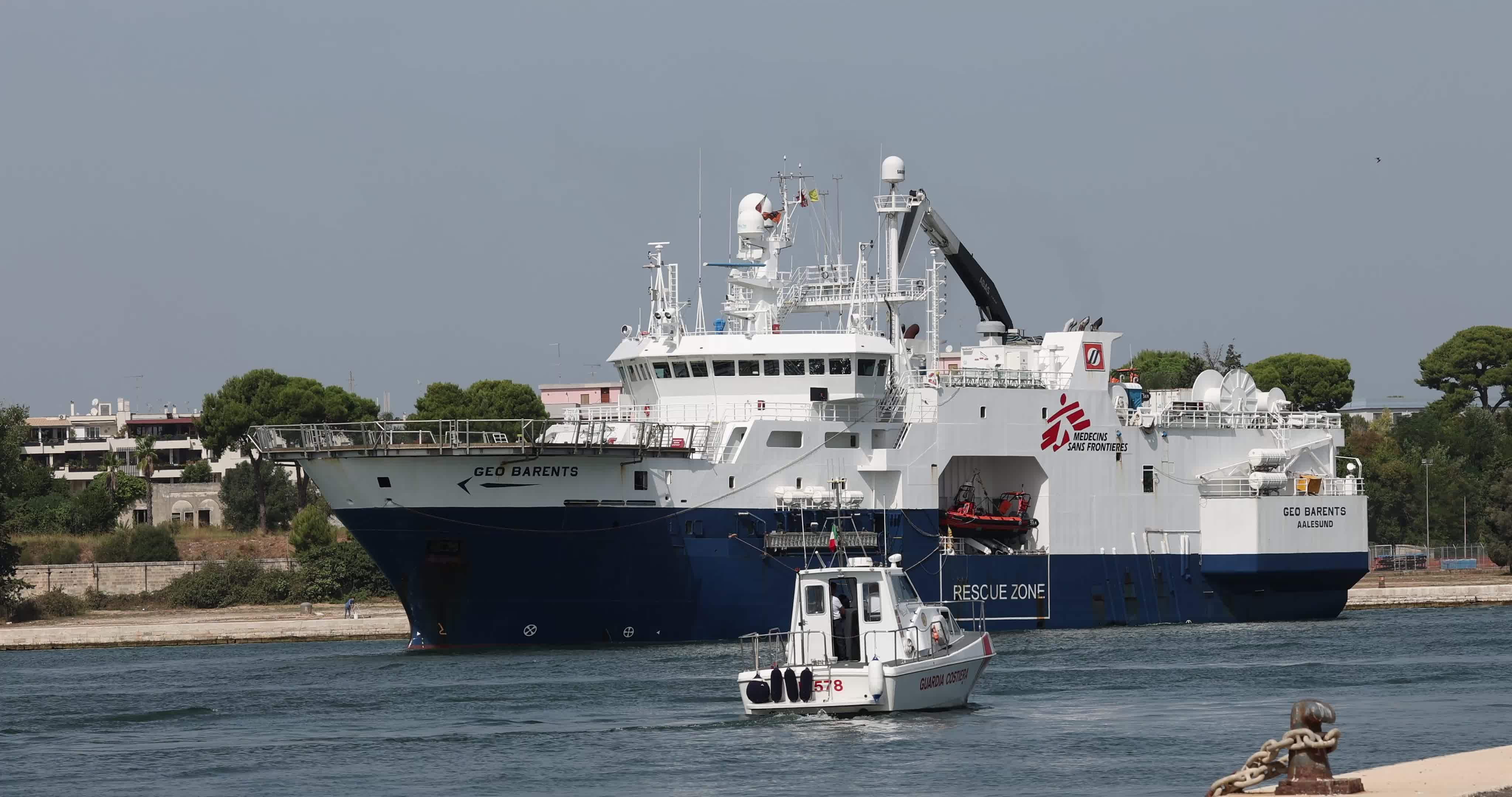 Geo Barents Arrives in Italy's Brindisi Port With 471 Migrants