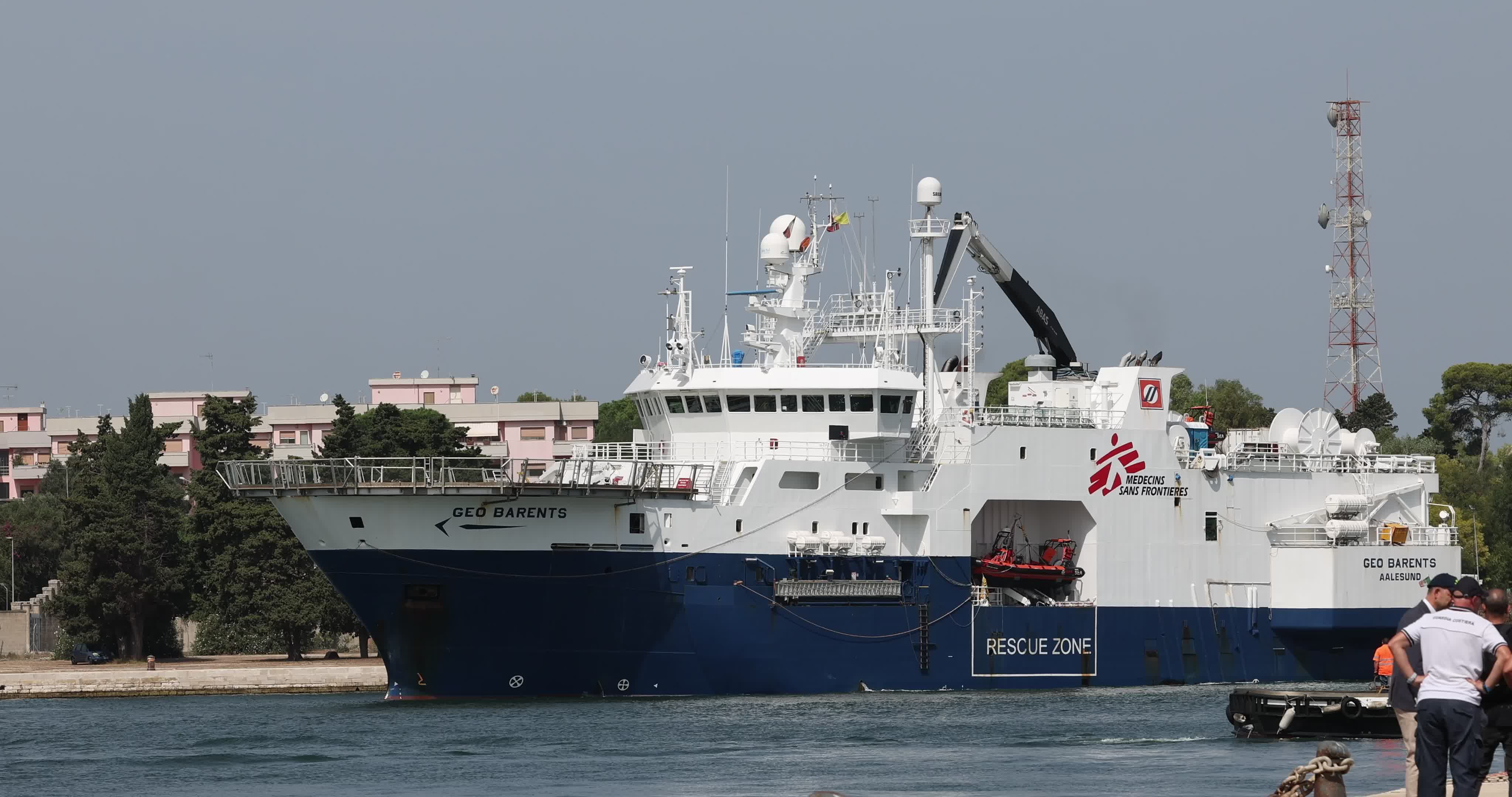 Geo Barents Arrives in Italy's Brindisi Port With 471 Migrants