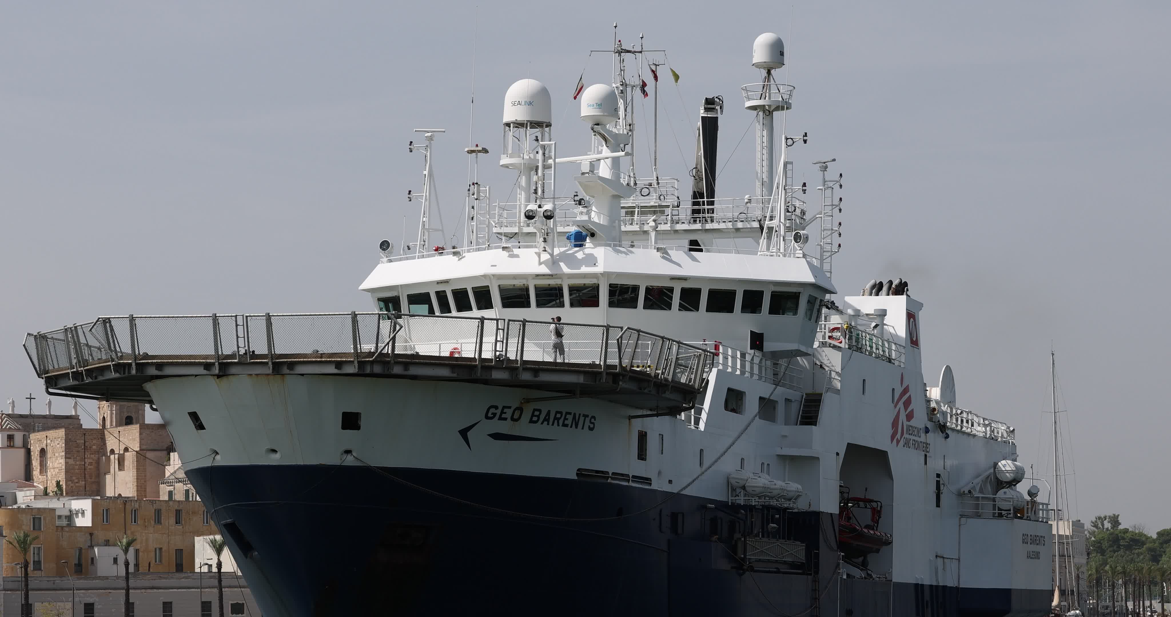 Geo Barents Arrives in Italy's Brindisi Port With 471 Migrants