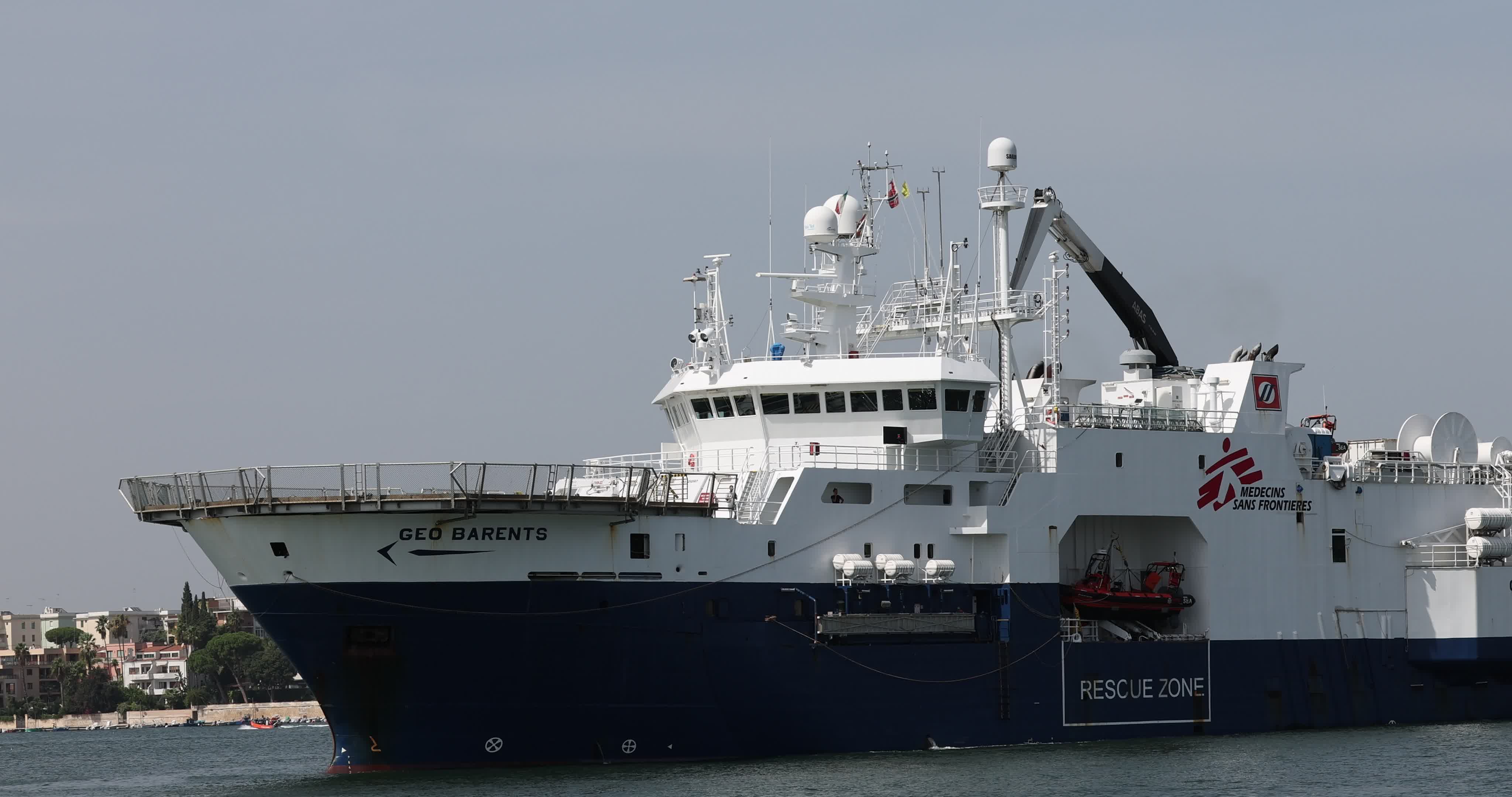 Geo Barents Arrives in Italy's Brindisi Port With 471 Migrants