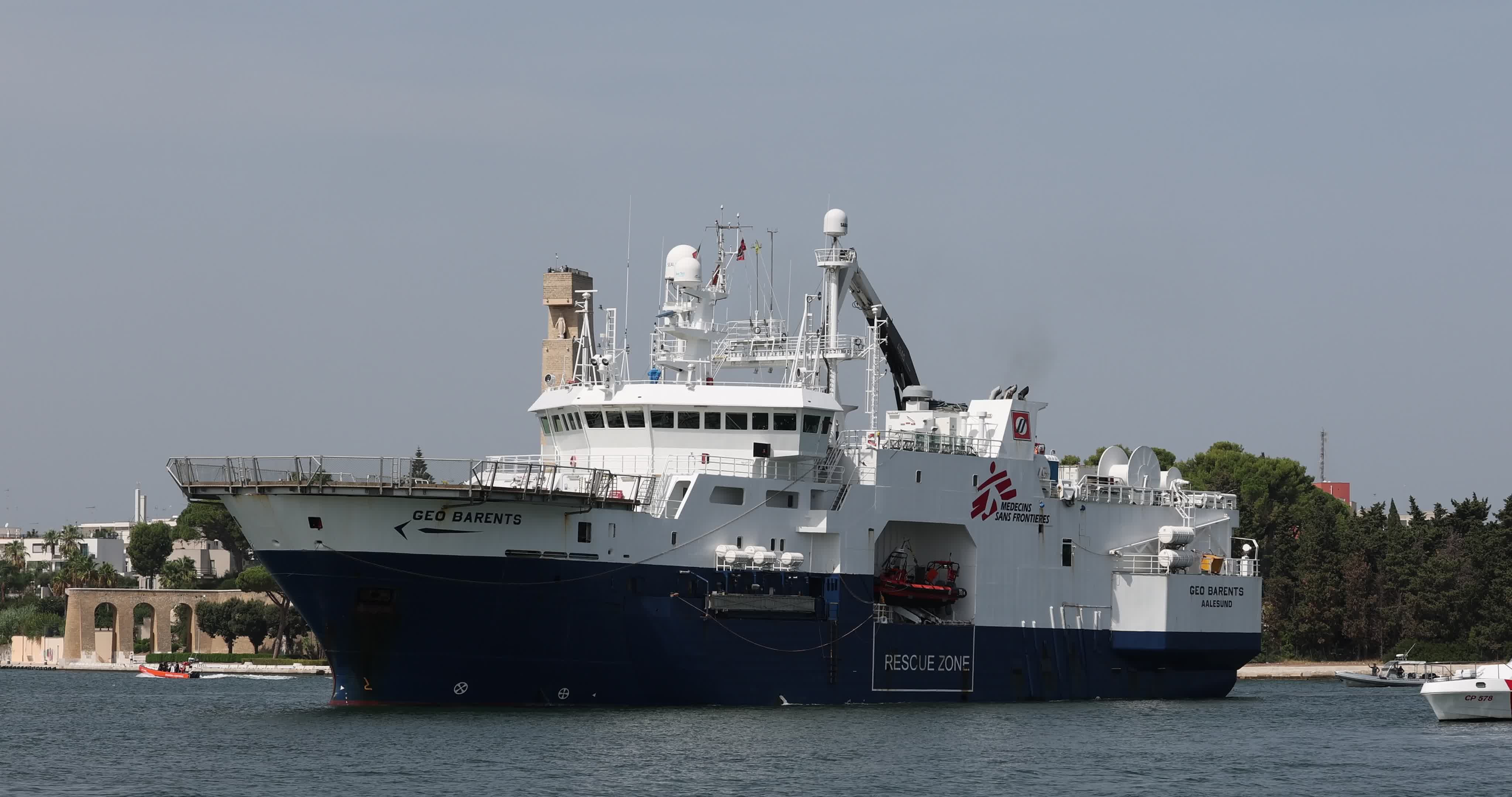 Geo Barents Arrives in Italy's Brindisi Port With 471 Migrants