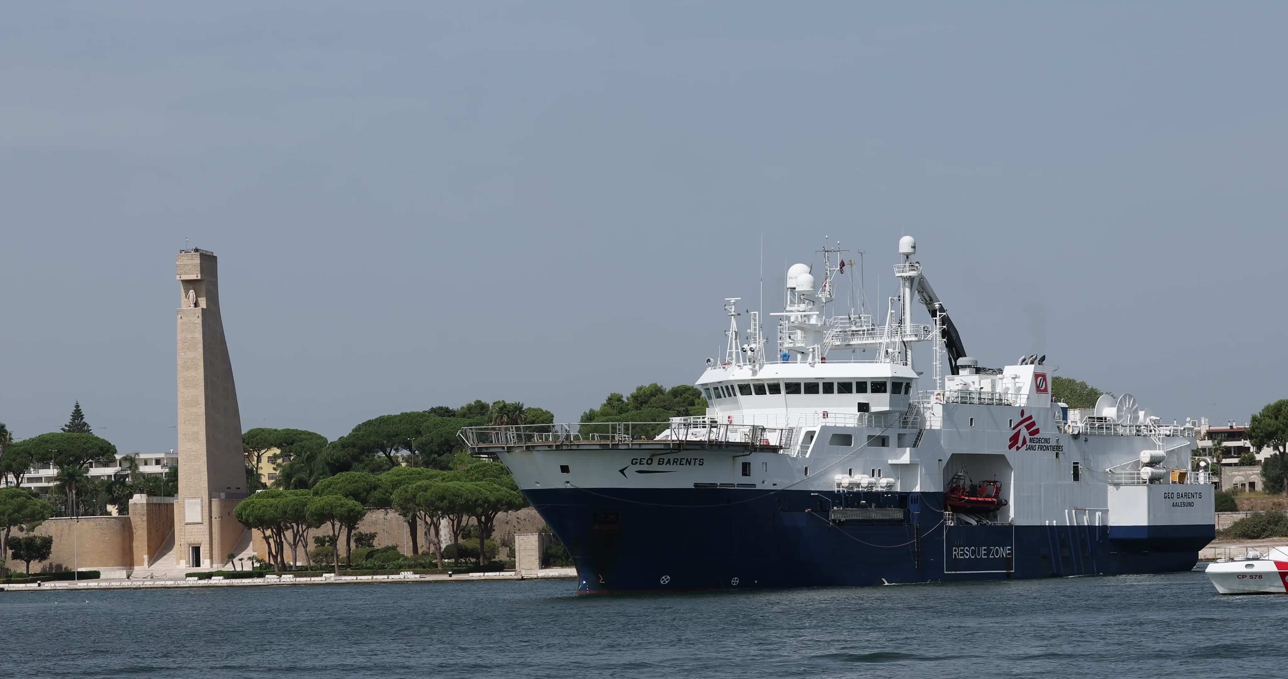 Geo Barents Arrives in Italy's Brindisi Port With 471 Migrants