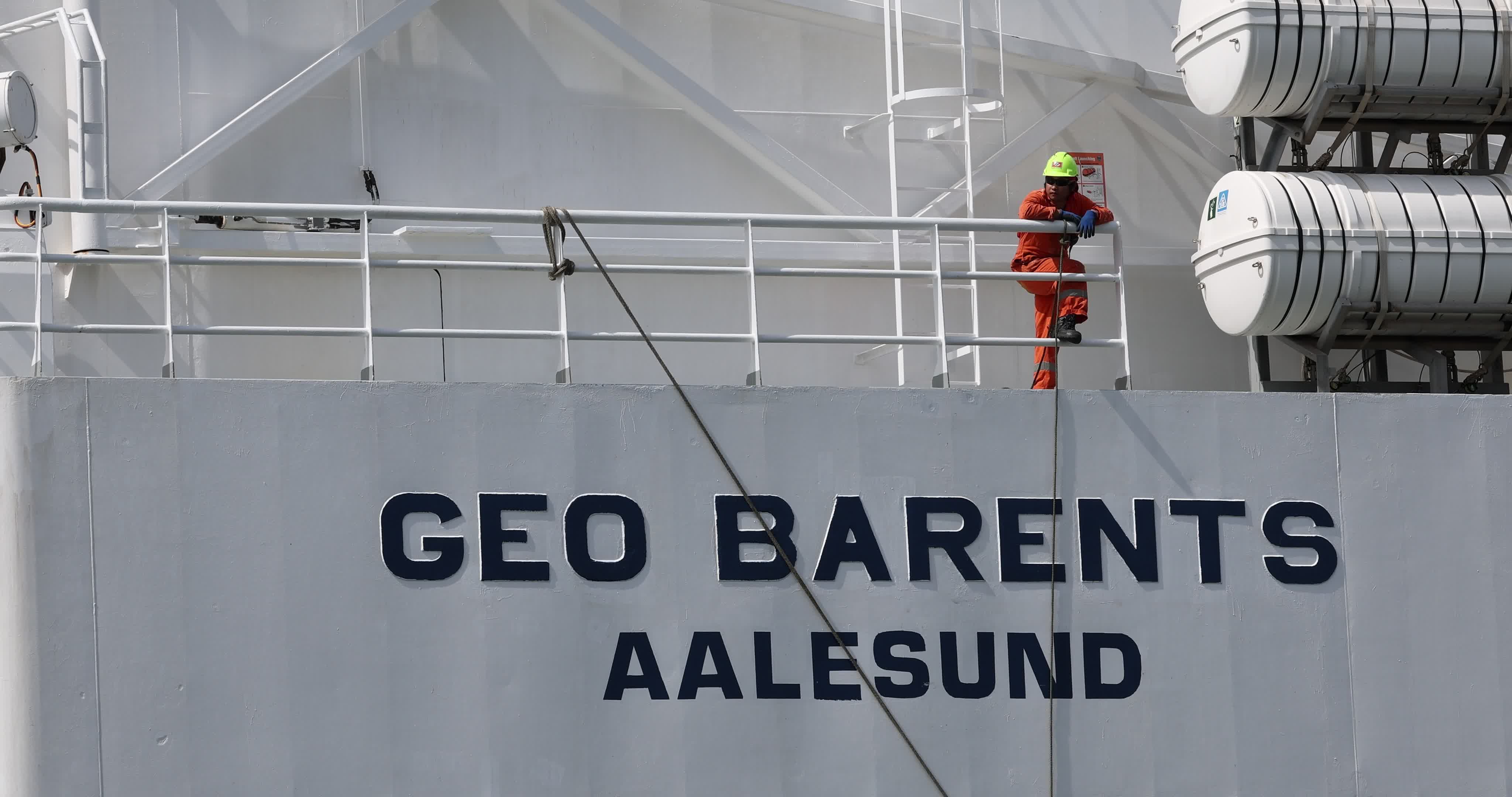 Geo Barents Arrives in Italy's Brindisi Port With 471 Migrants