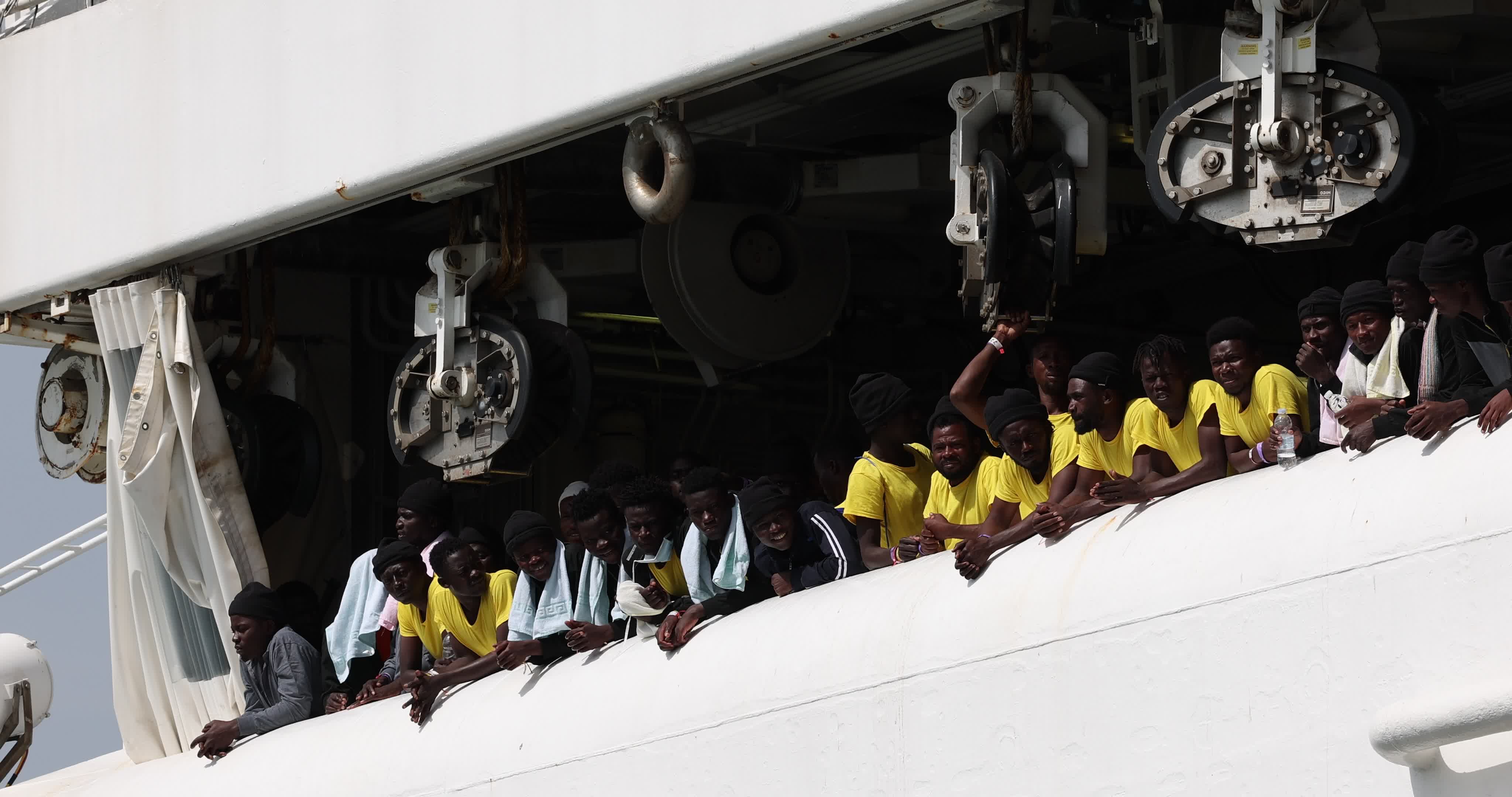 Geo Barents Arrives in Italy's Brindisi Port With 471 Migrants