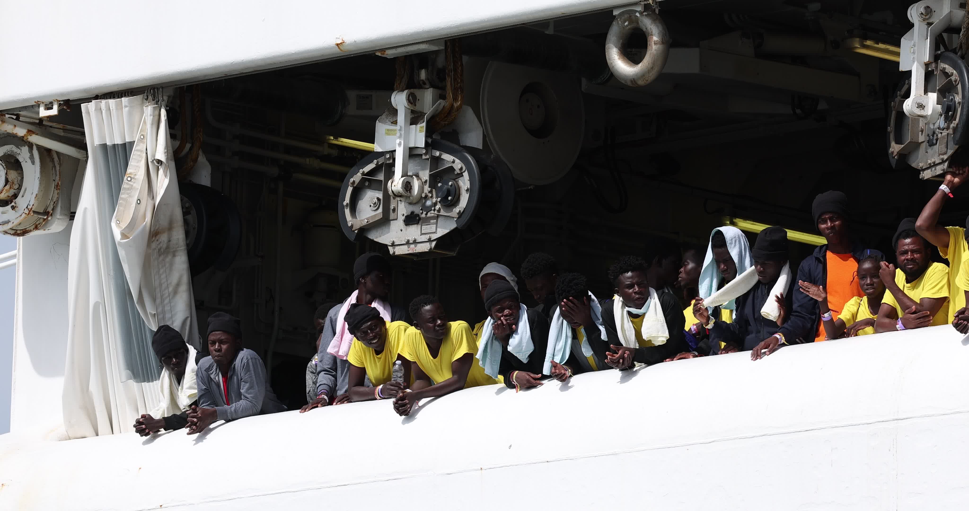 Geo Barents Arrives in Italy's Brindisi Port With 471 Migrants