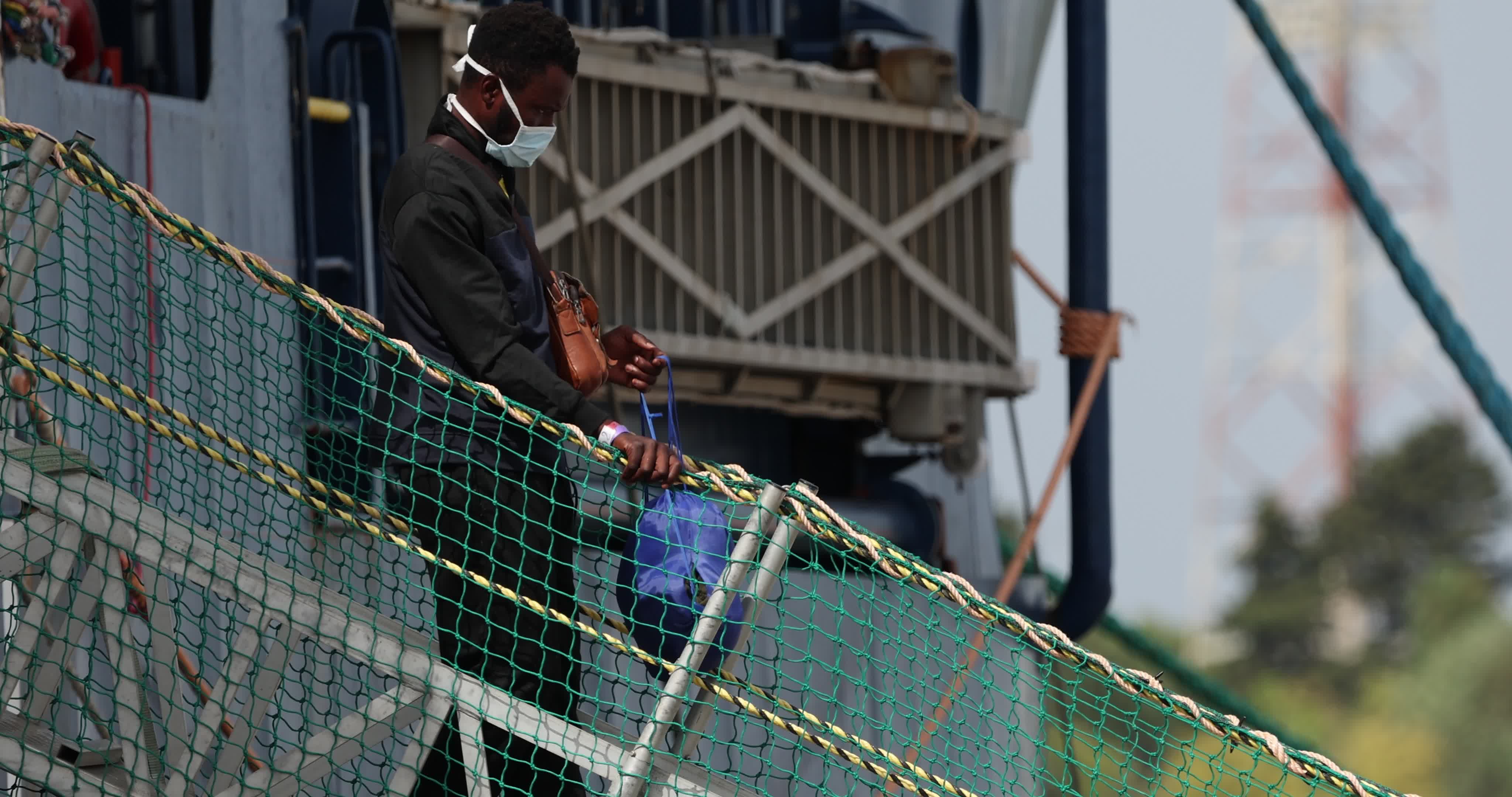 Geo Barents Arrives in Italy's Brindisi Port With 471 Migrants