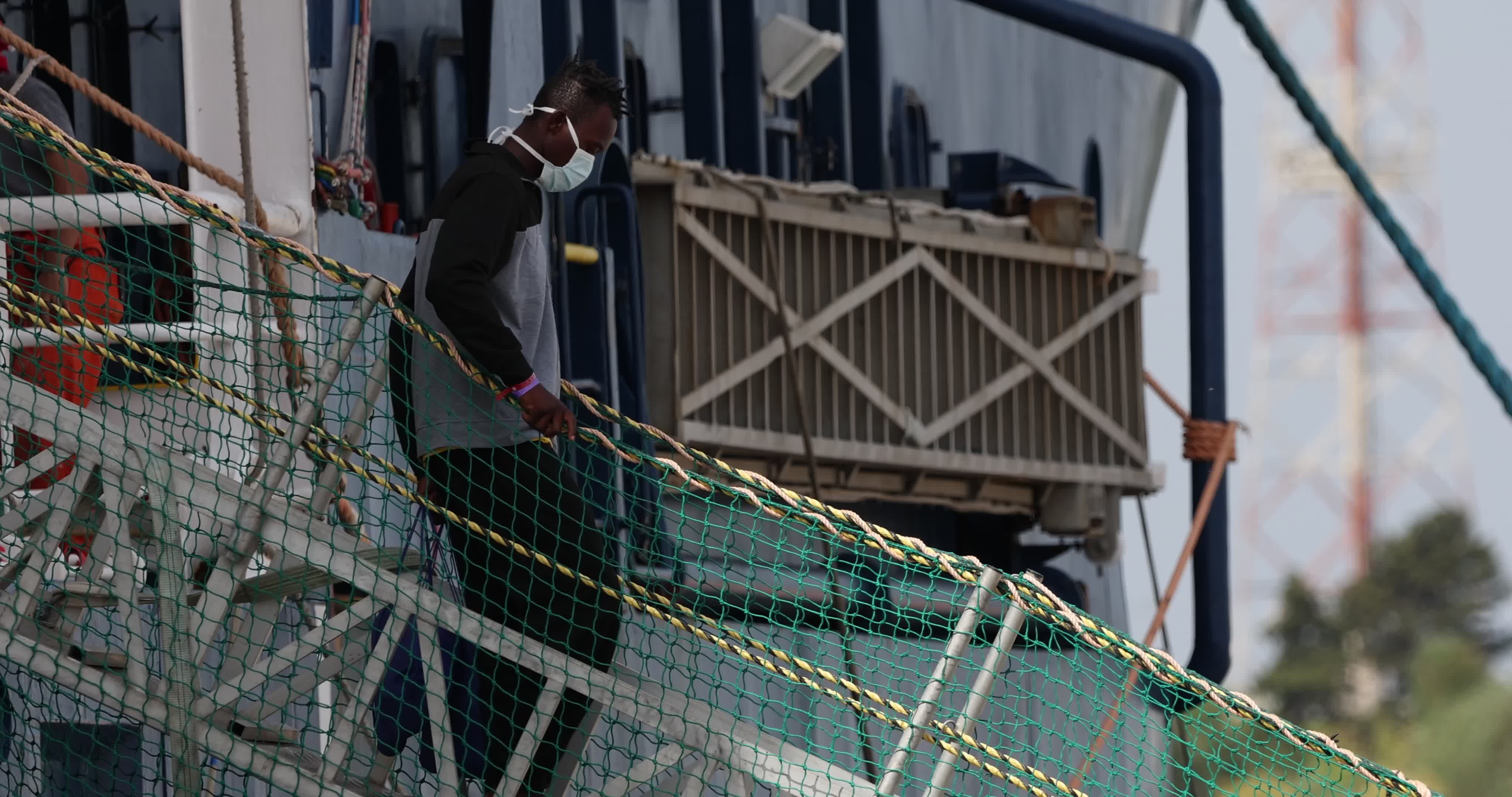 Geo Barents Arrives in Italy's Brindisi Port With 471 Migrants
