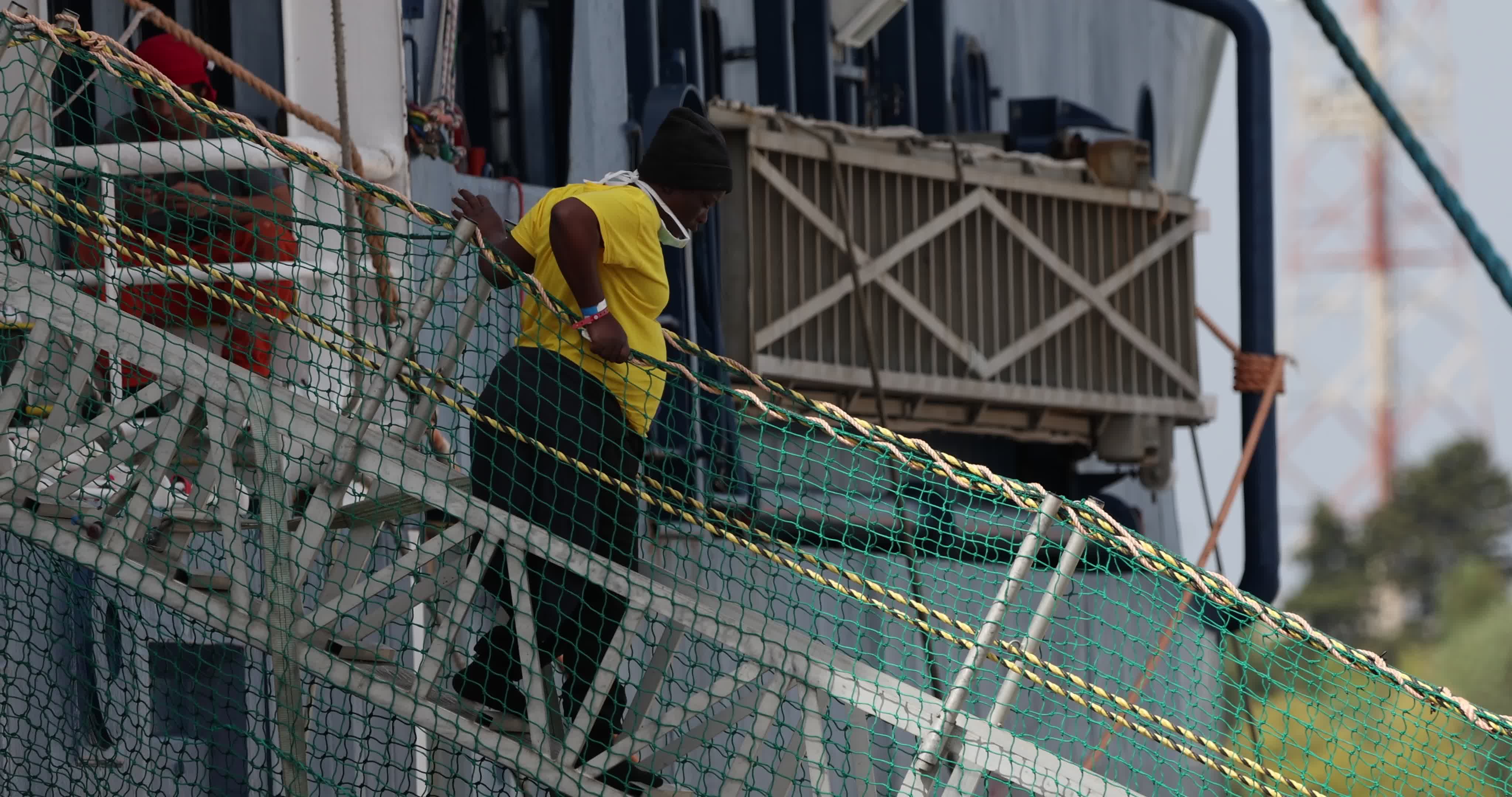 Geo Barents Arrives in Italy's Brindisi Port With 471 Migrants