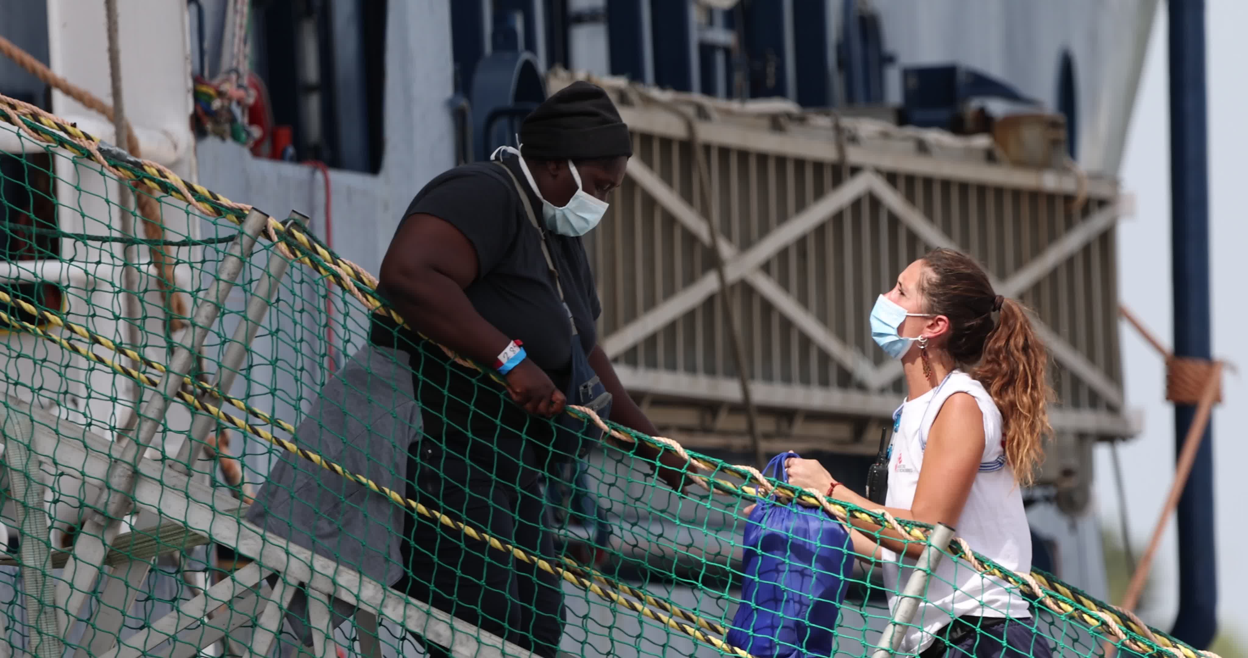 Geo Barents Arrives in Italy's Brindisi Port With 471 Migrants