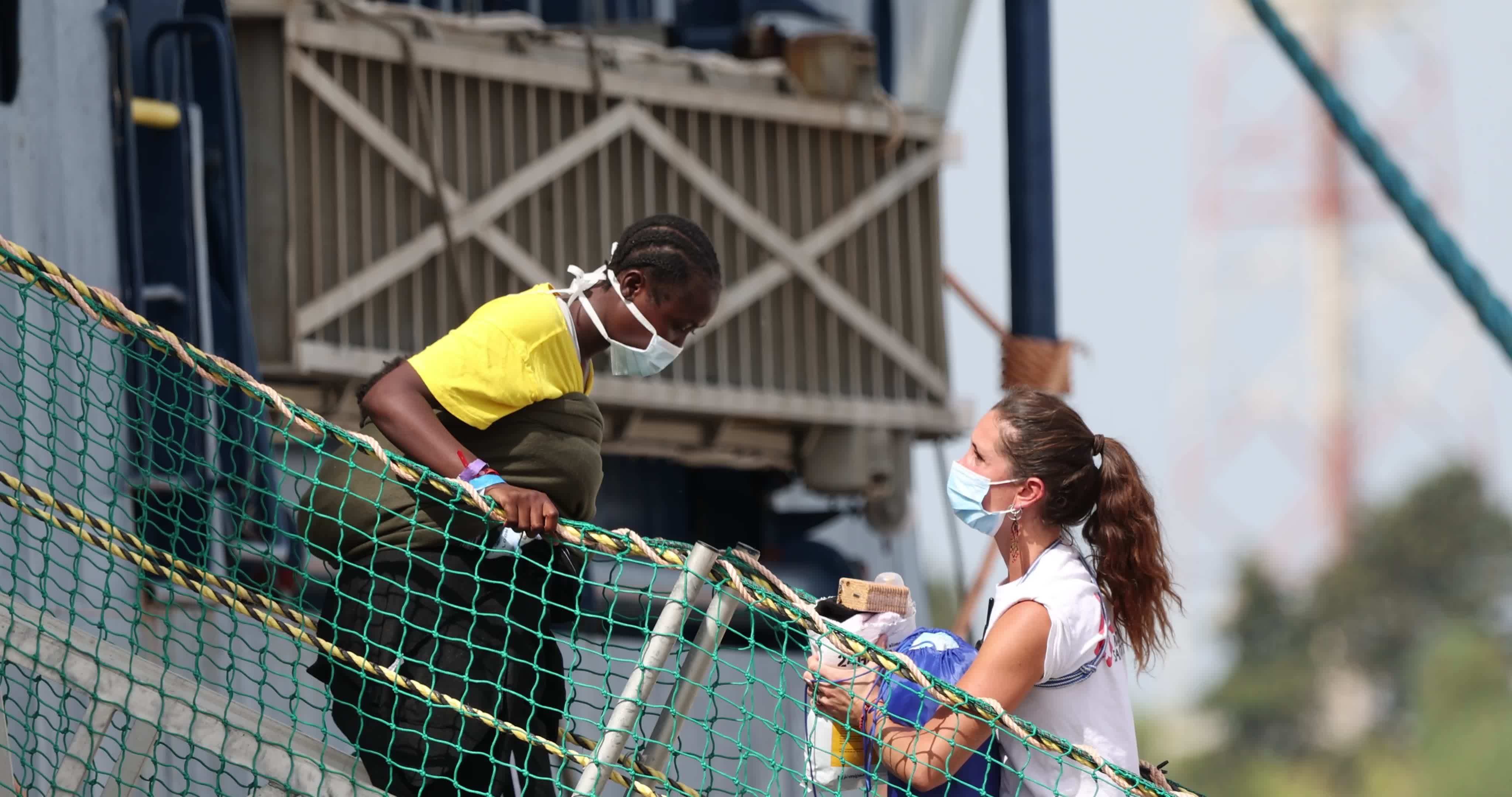 Geo Barents Arrives in Italy's Brindisi Port With 471 Migrants