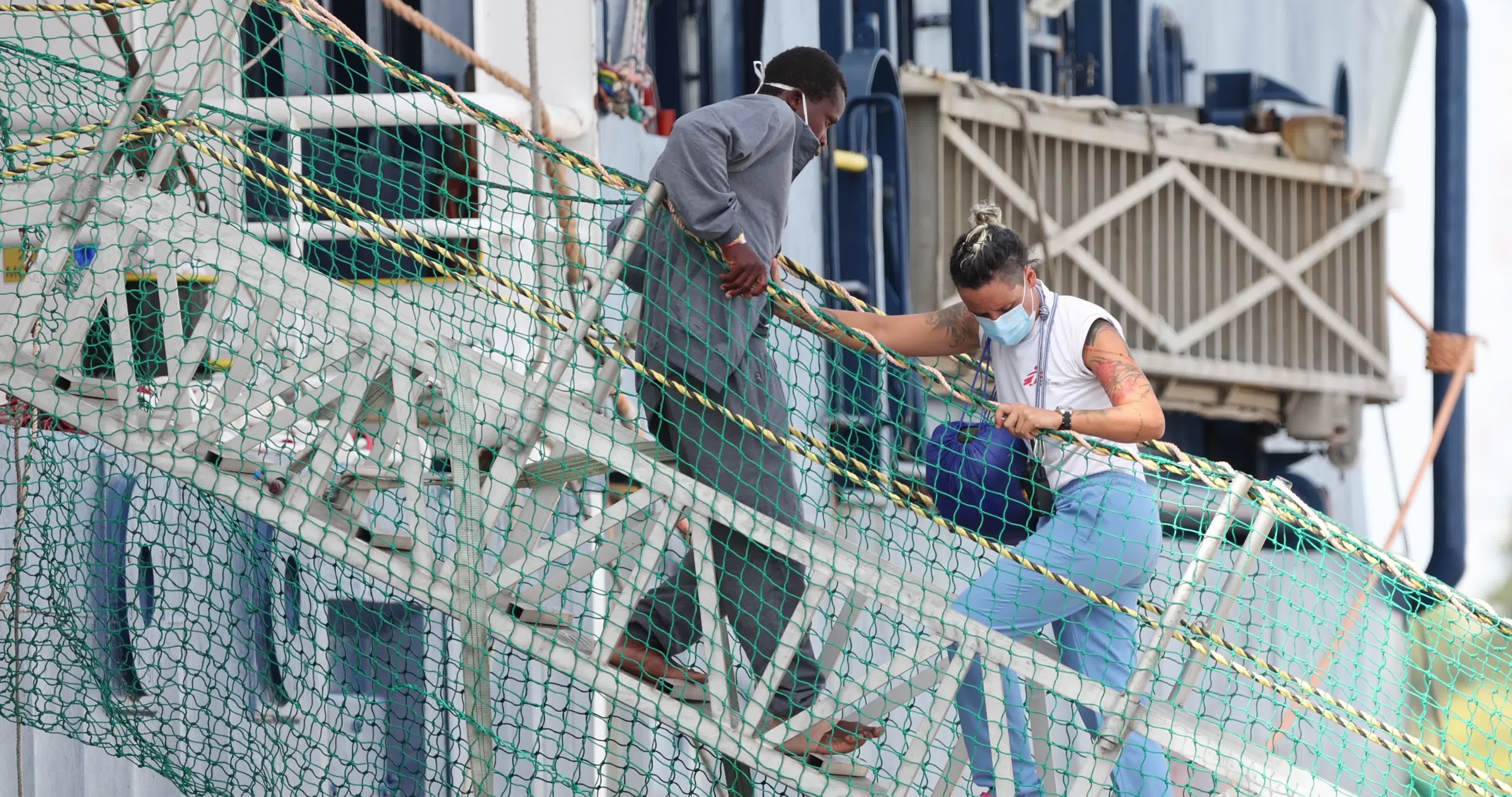 Geo Barents Arrives in Italy's Brindisi Port With 471 Migrants