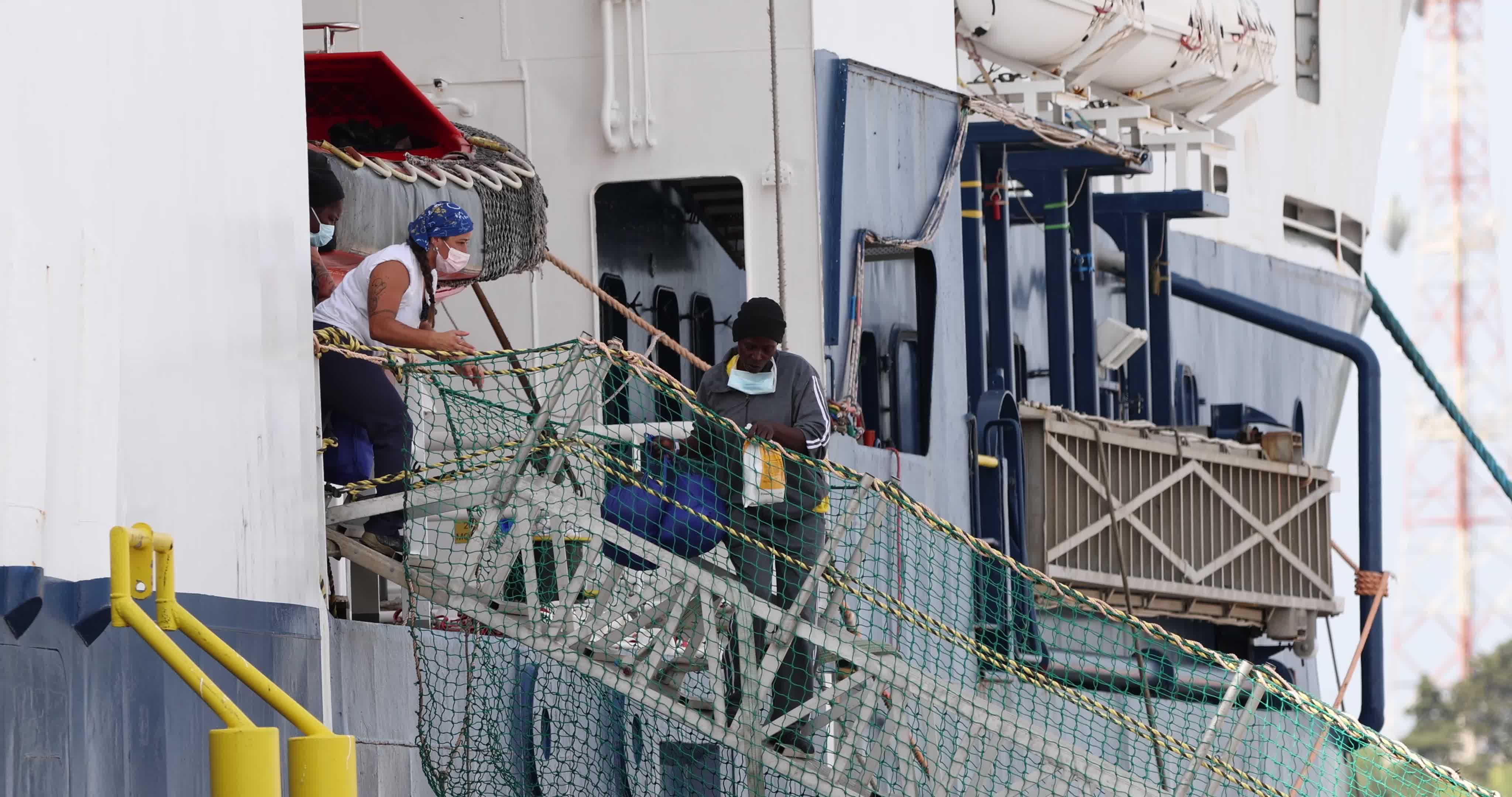 Geo Barents Arrives in Italy's Brindisi Port With 471 Migrants