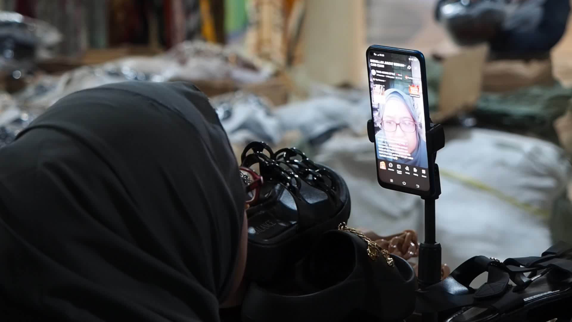 Jakarta's Tanah Abang Market Struggles with E-commerce Shift