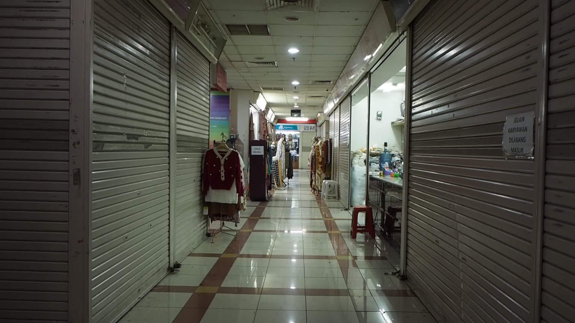 Jakarta's Tanah Abang Market Struggles with E-commerce Shift