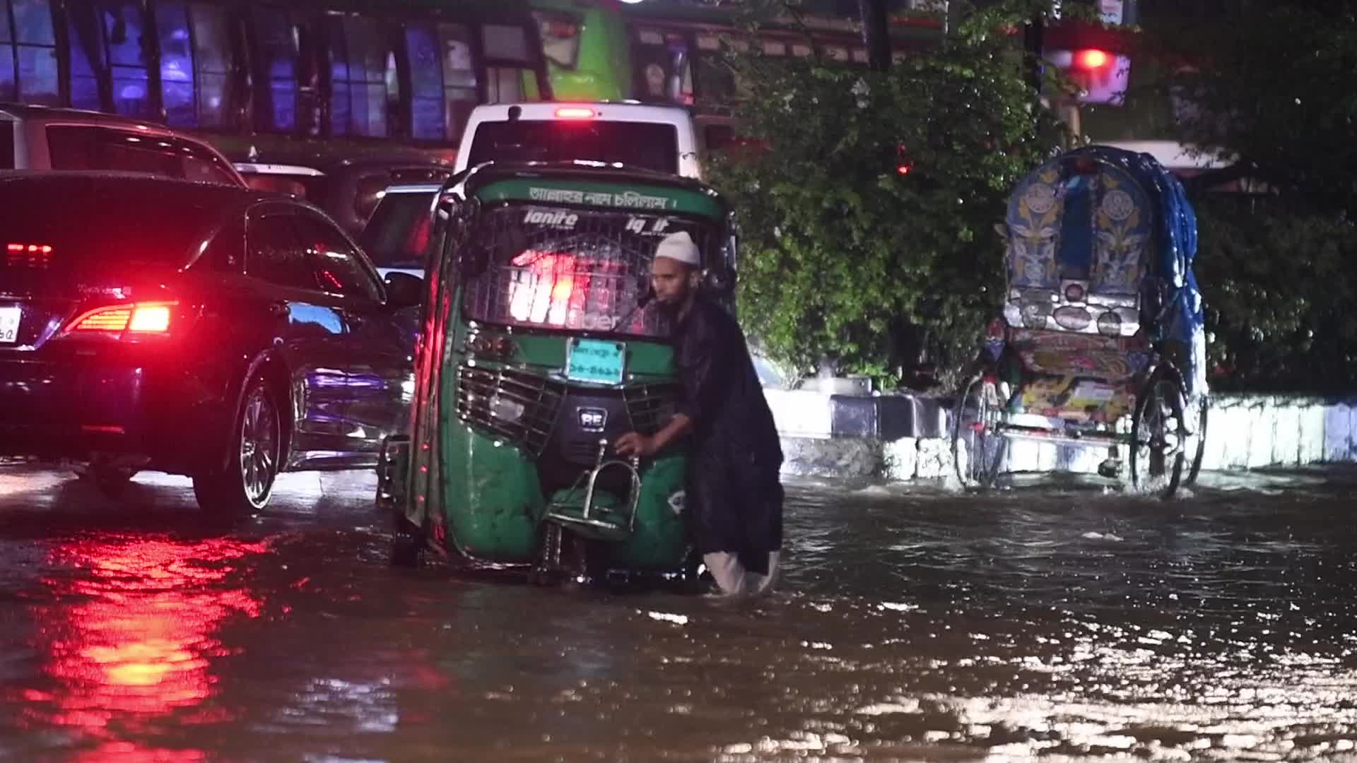Heavy rainfall in Dhaka