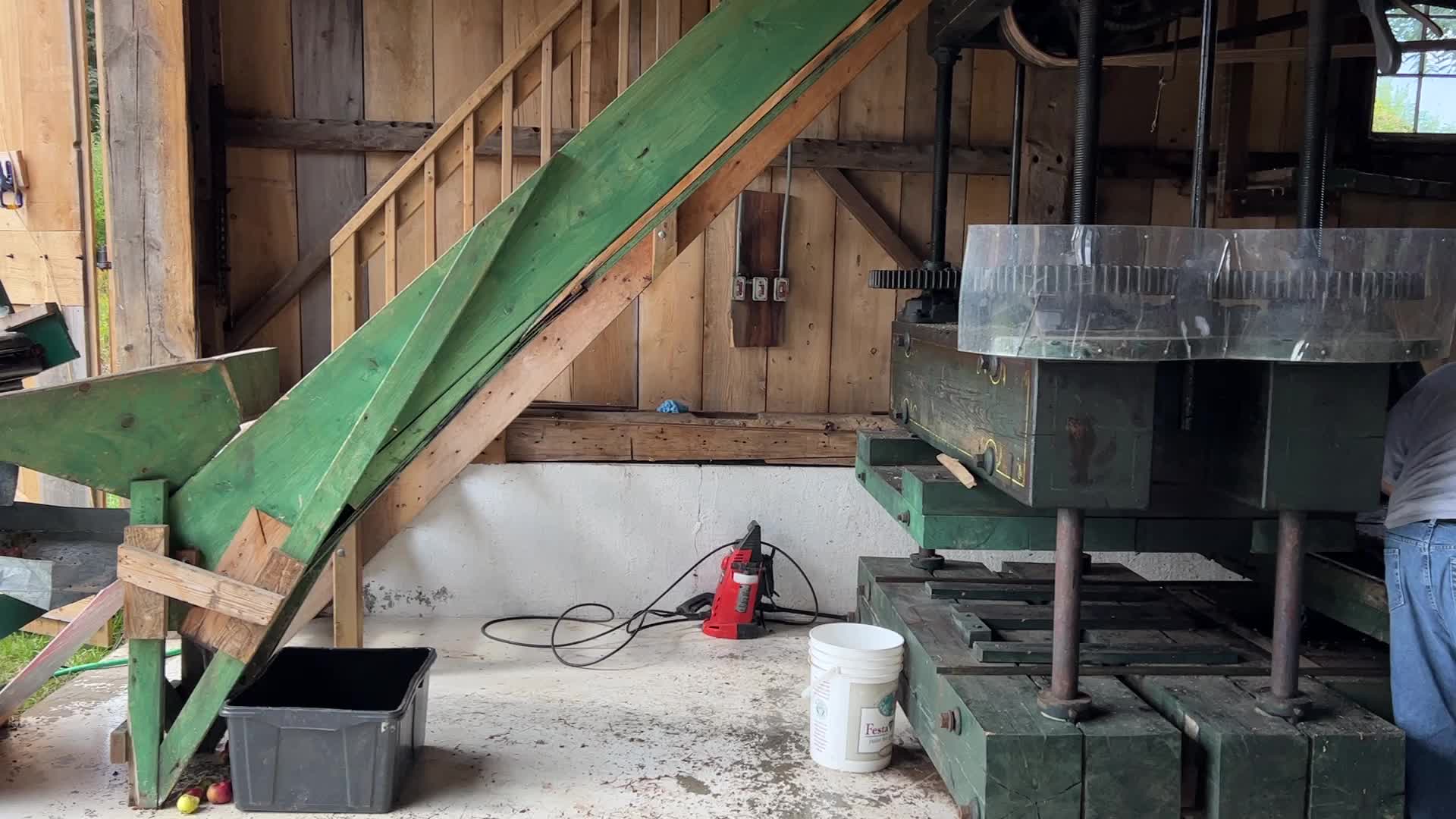 Apple cider production in Canada