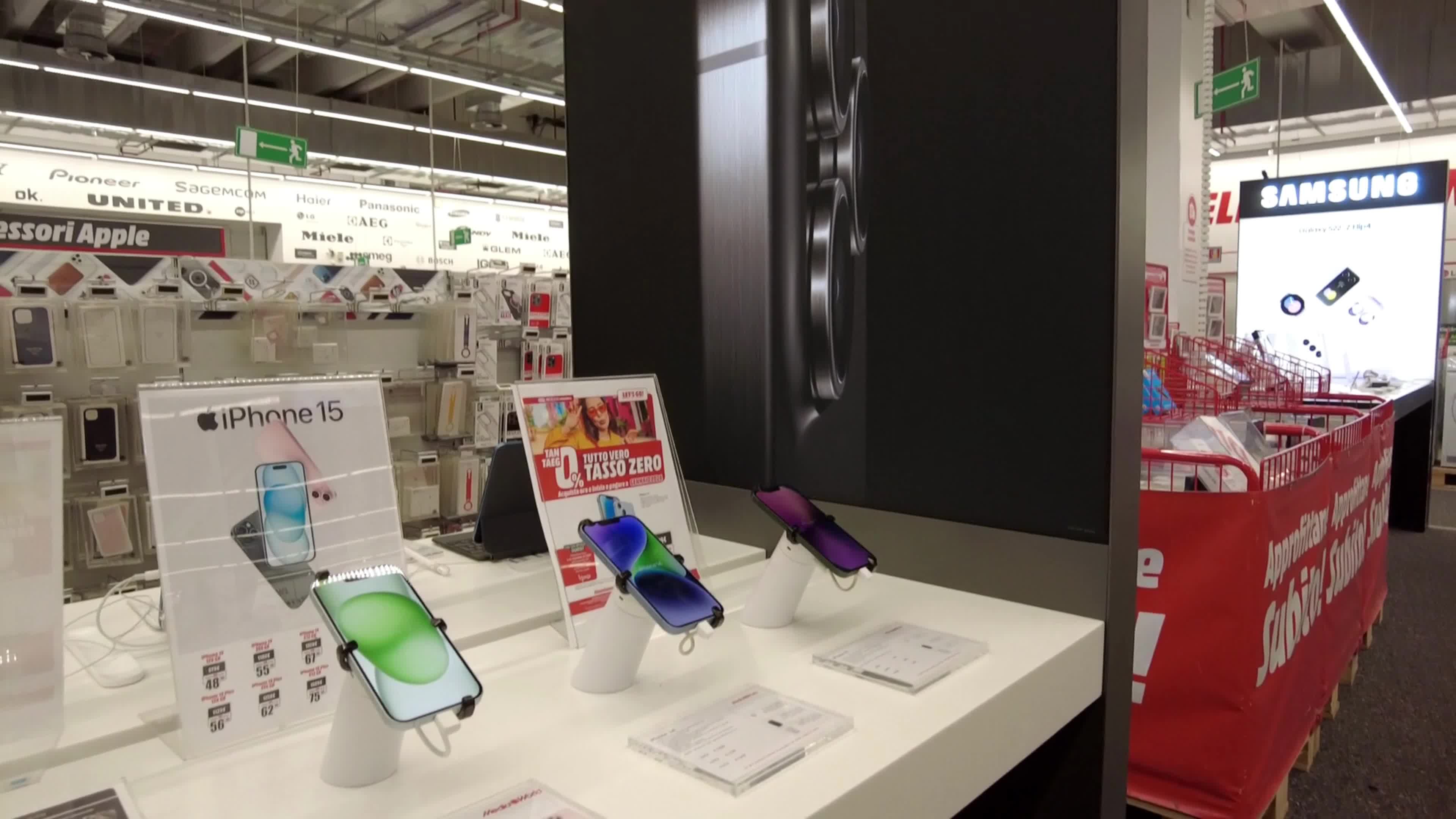 Apple IPhone 15 On Sale In Italy