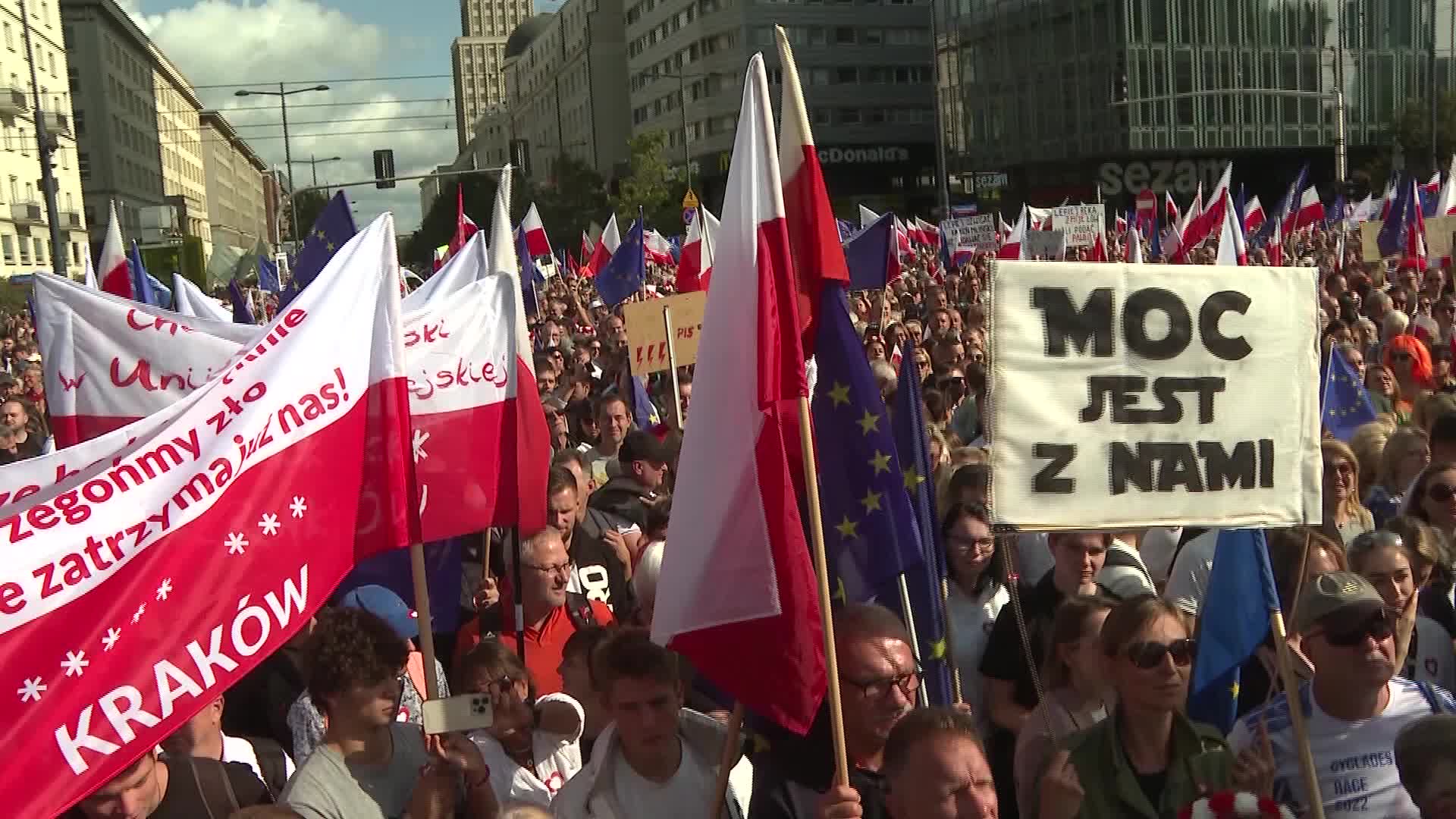 Polish opposition holds massive Warsaw rally ahead of election