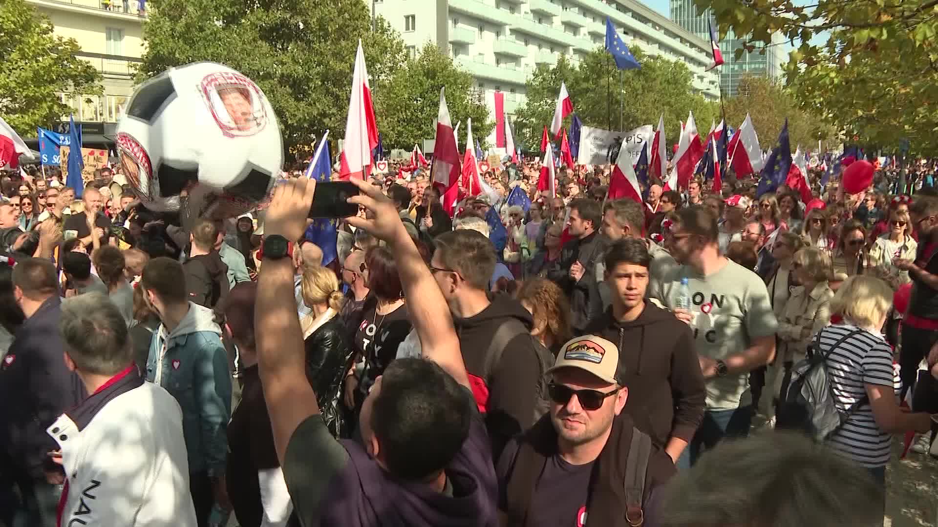 Polish opposition holds massive Warsaw rally ahead of election