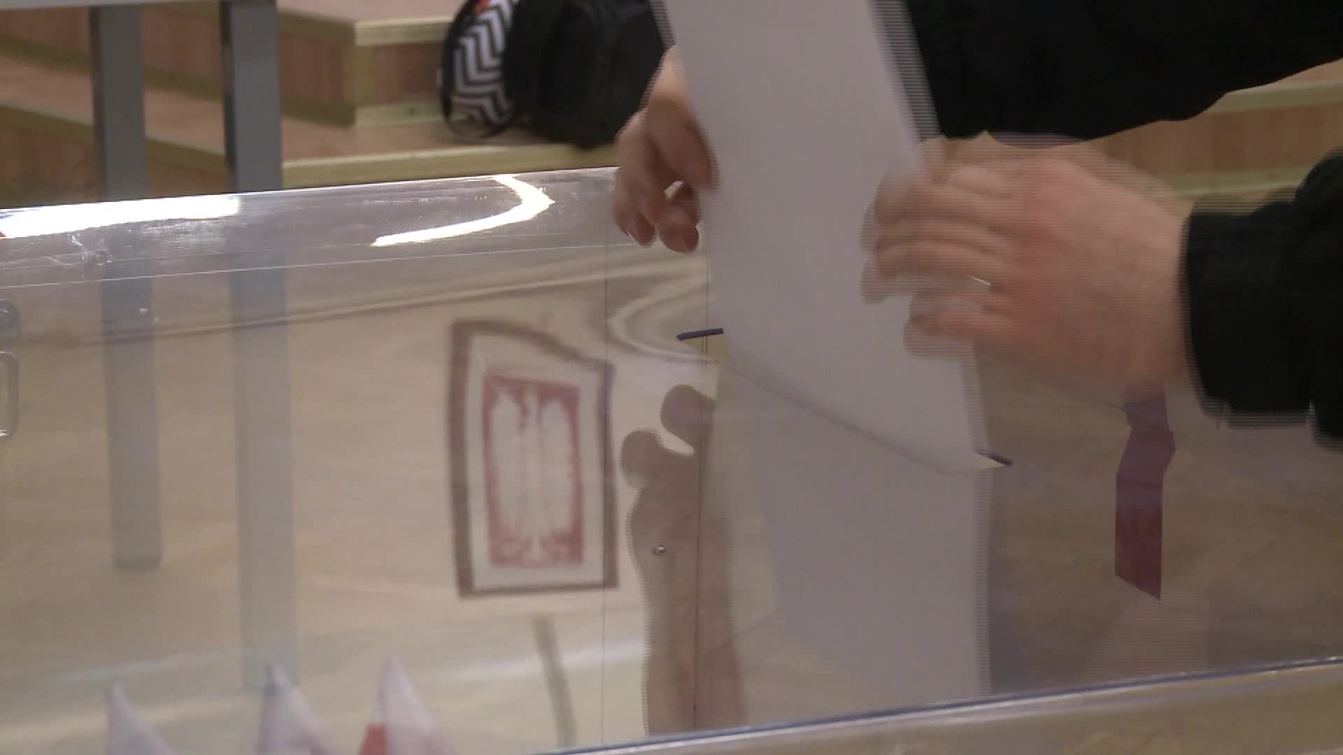 Poles voting in a parliamentary election 2019