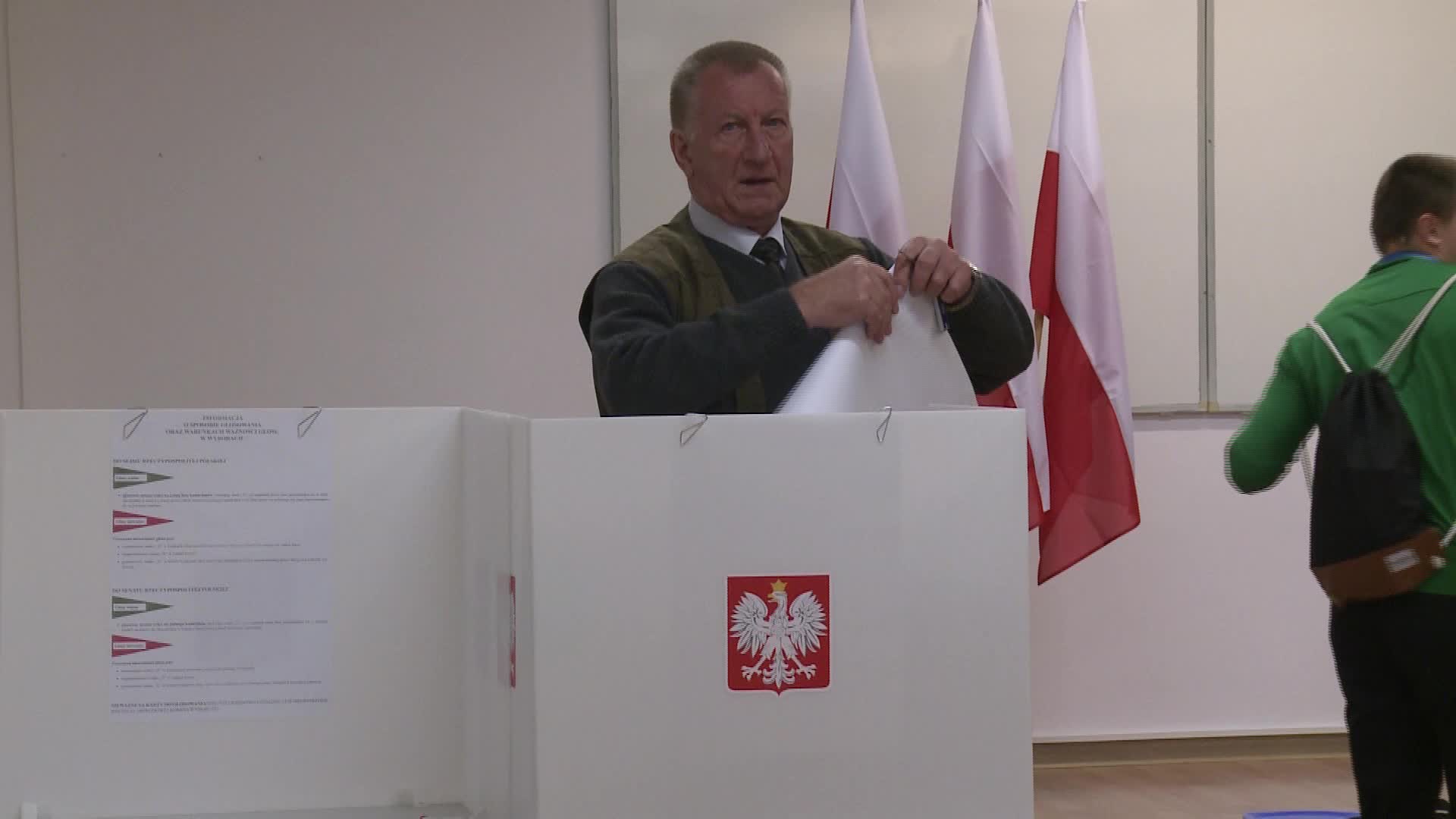 Poles voting in a parliamentary election 2019