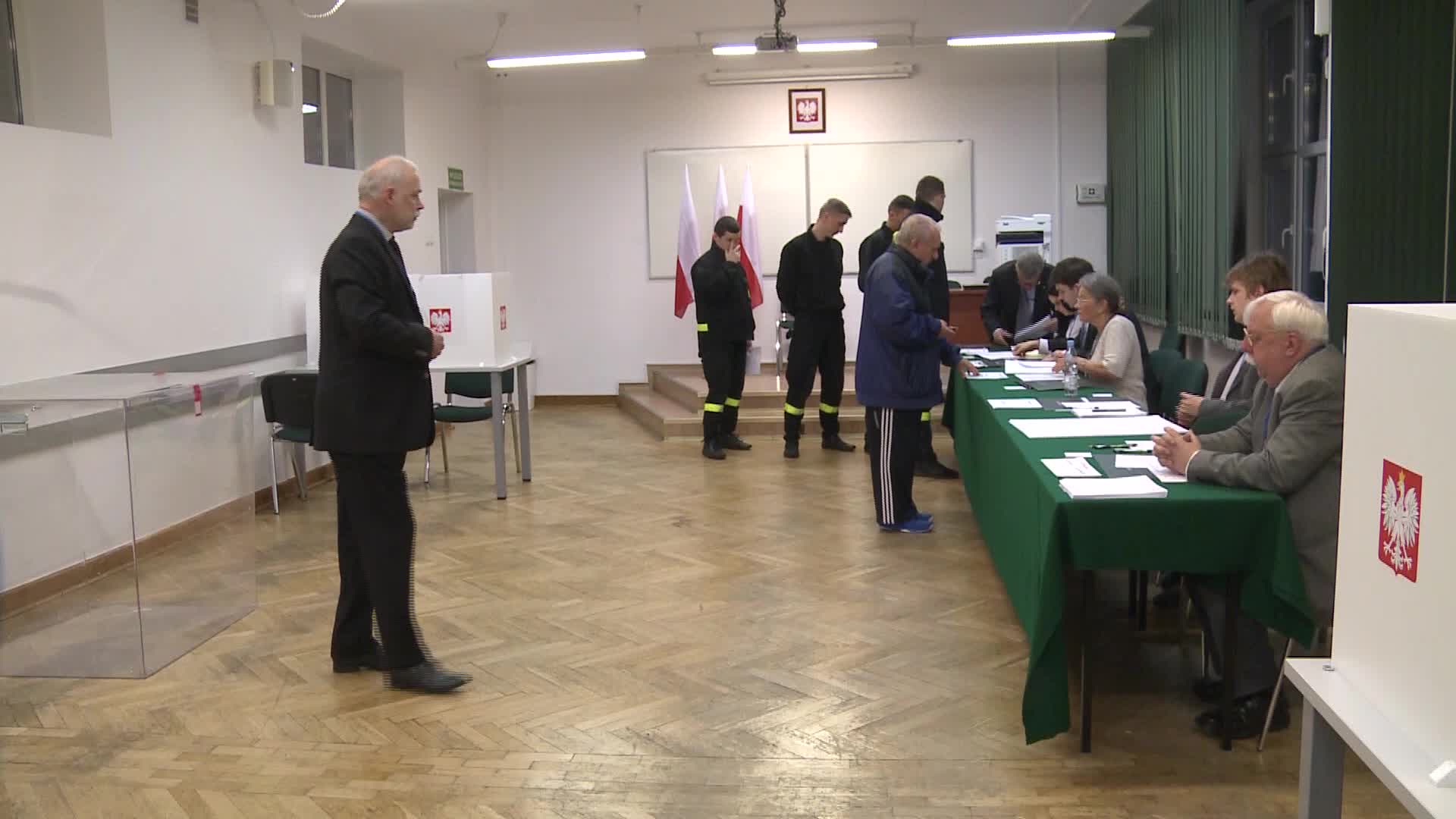 Poles voting in a parliamentary election 2019