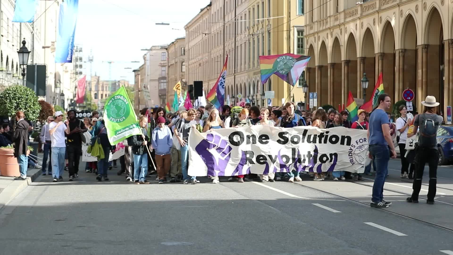 Germany: Hundreds protest with Fridays for Future in Munich