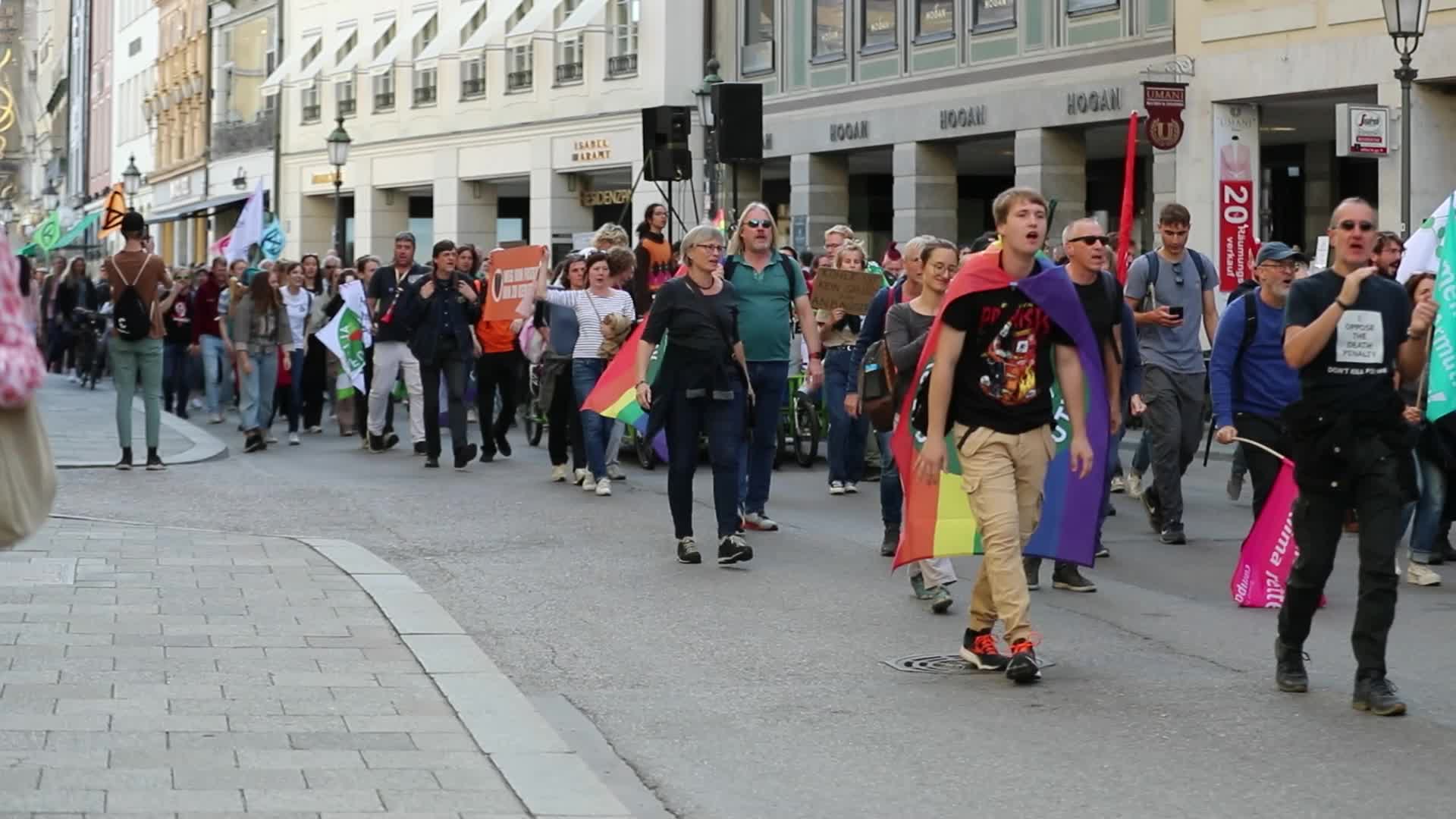 Germany: Hundreds protest with Fridays for Future in Munich