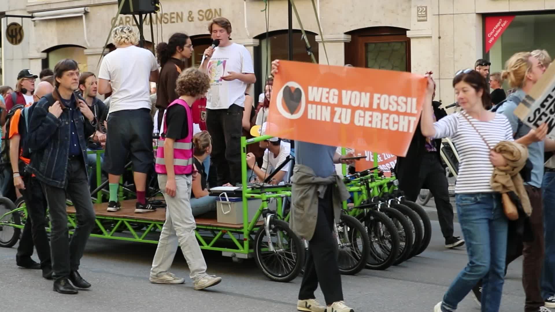 Germany: Hundreds protest with Fridays for Future in Munich