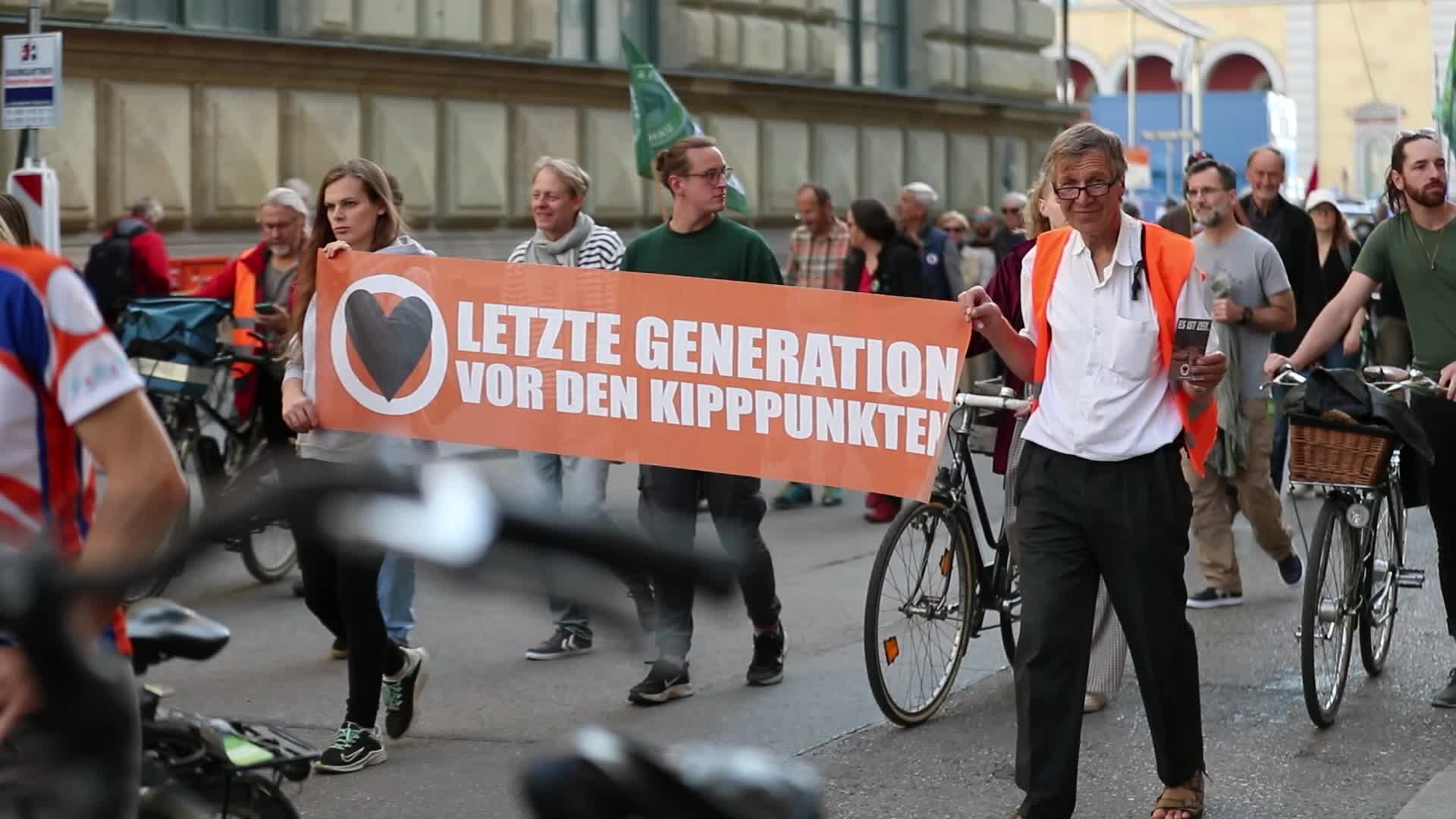 Germany: Hundreds protest with Fridays for Future in Munich