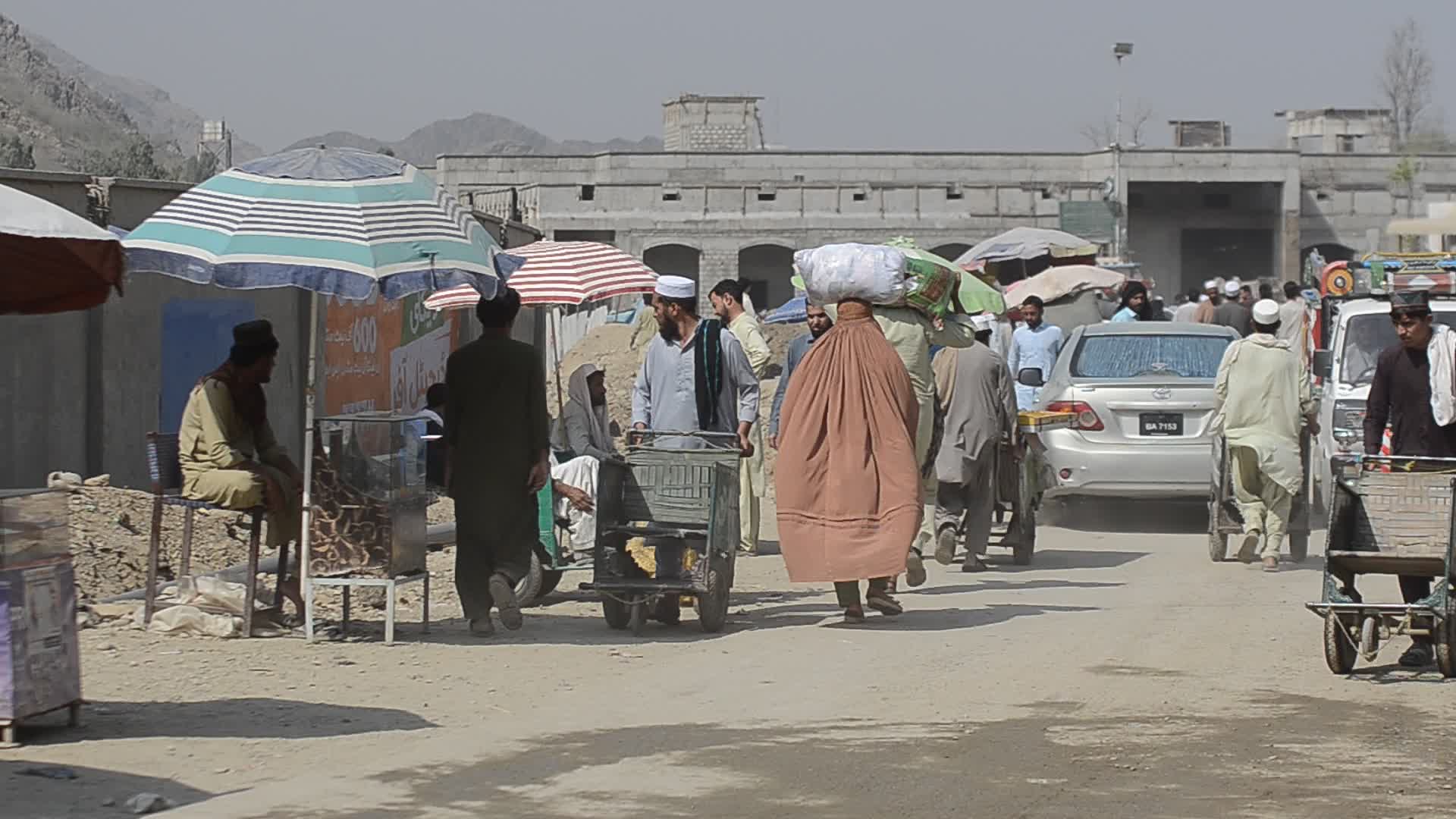 30 Afghan families return home via Torkham border

