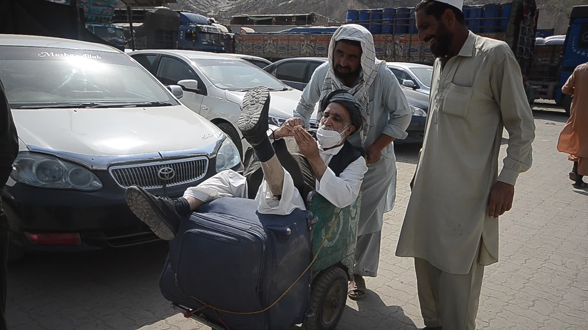 30 Afghan families return home via Torkham border

