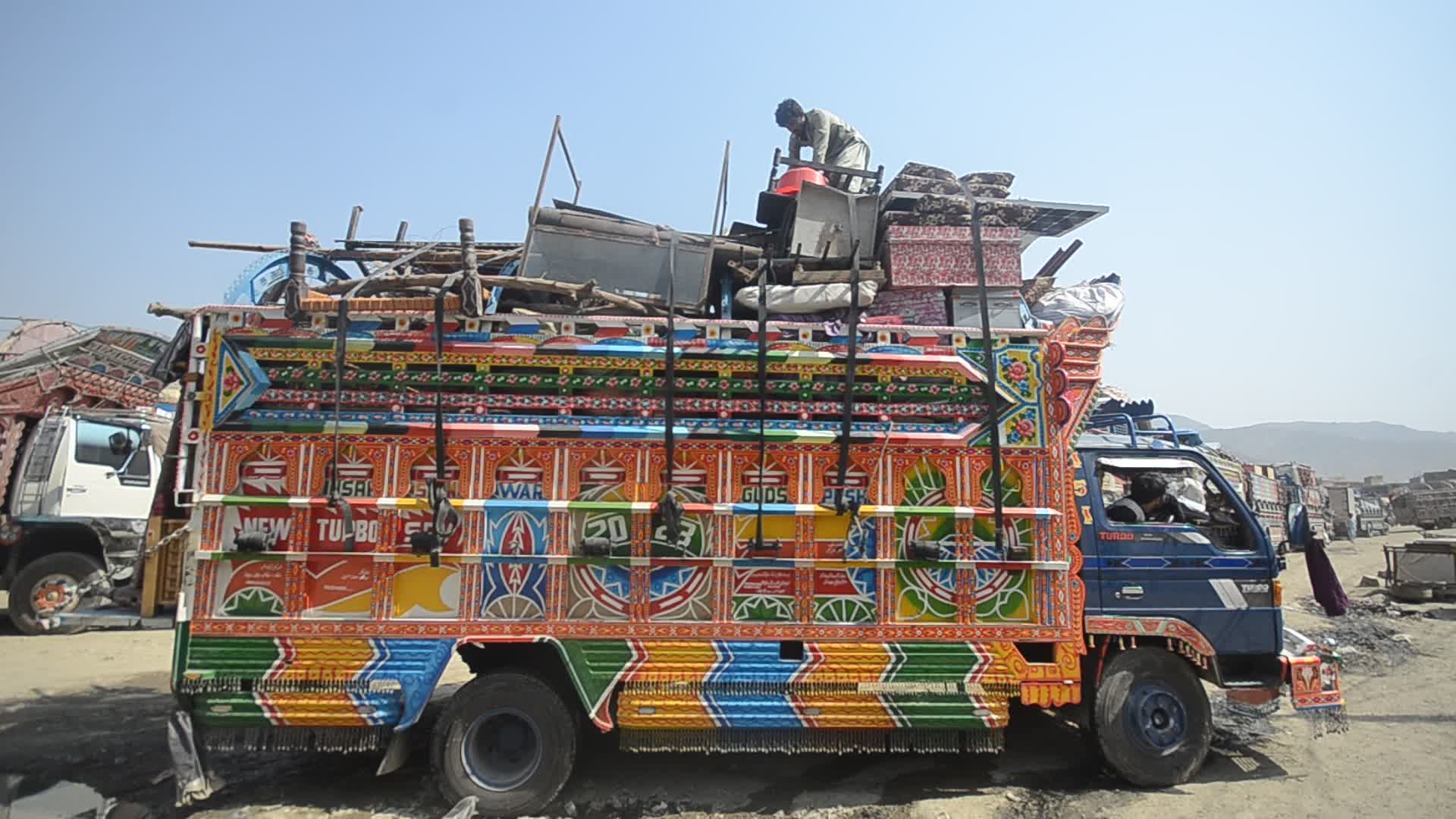 Returning of Afghan refugees continue through Torkham border
