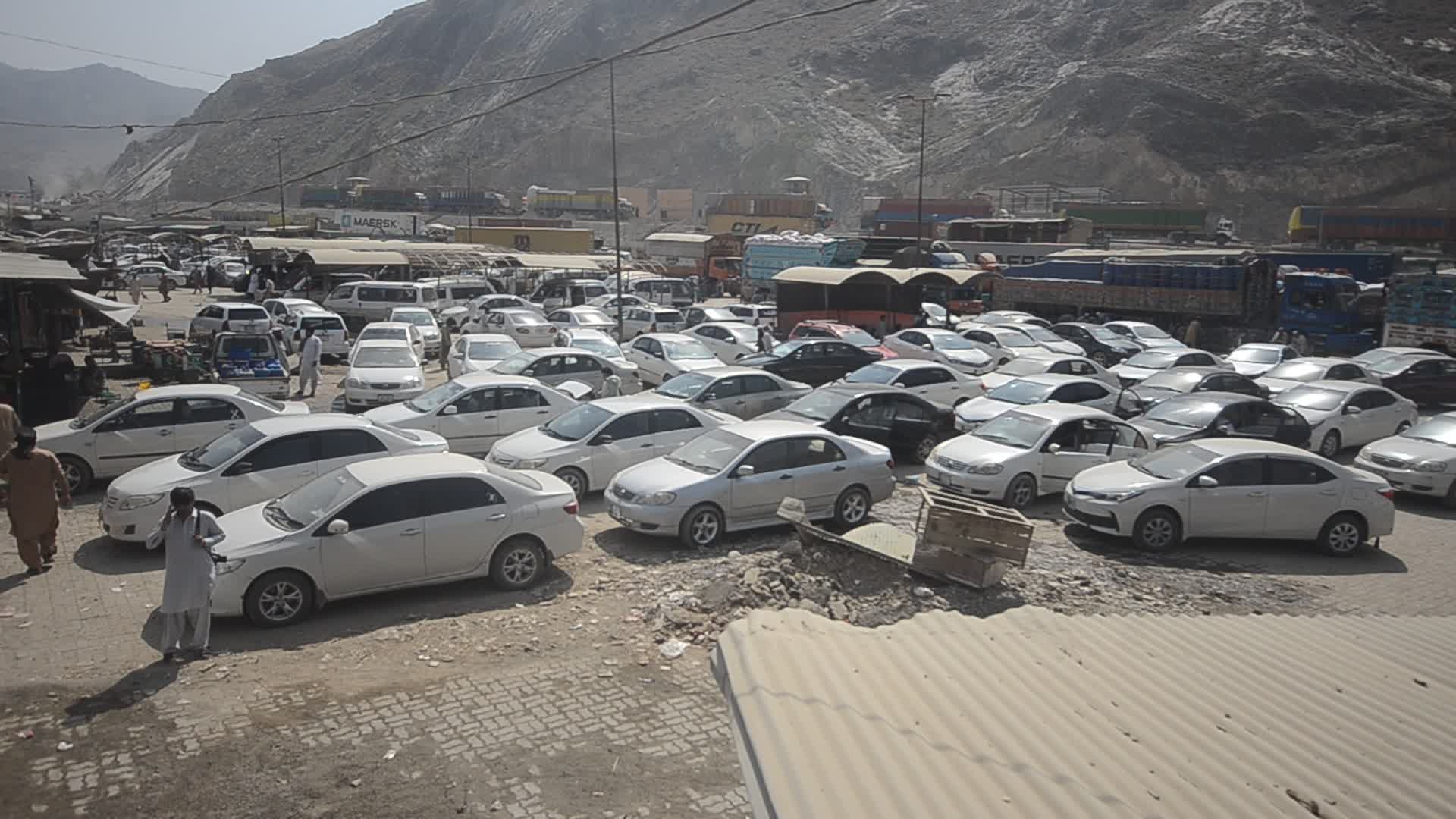 Returning of Afghan refugees continue through Torkham border
