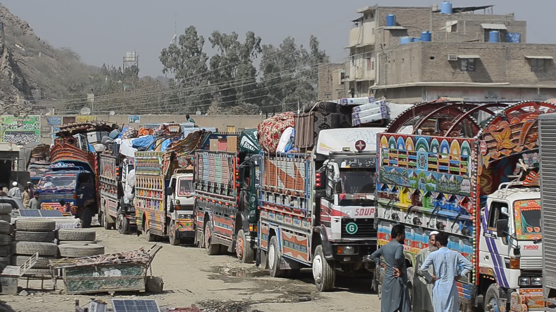Returning of Afghan refugees continue through Torkham border
