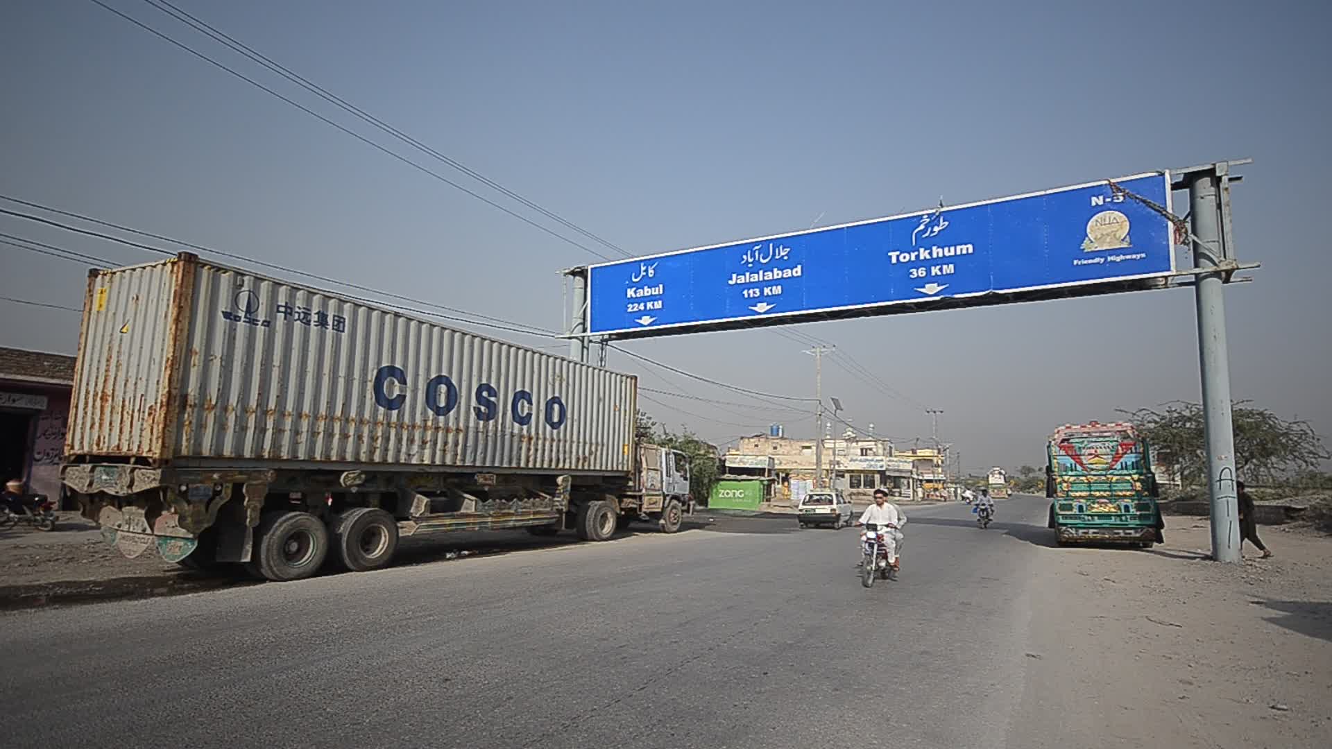 Returning of Afghan refugees continue through Torkham border
