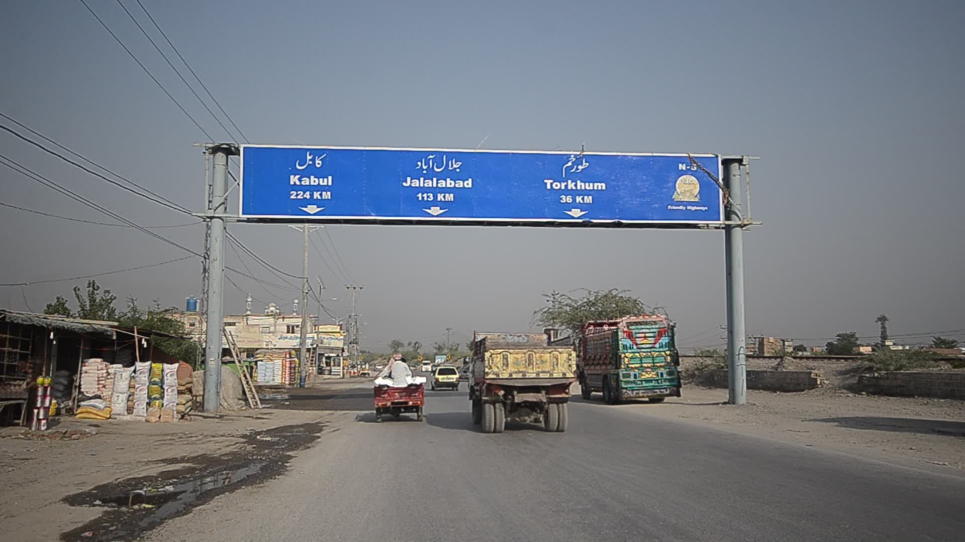 Returning of Afghan refugees continue through Torkham border
