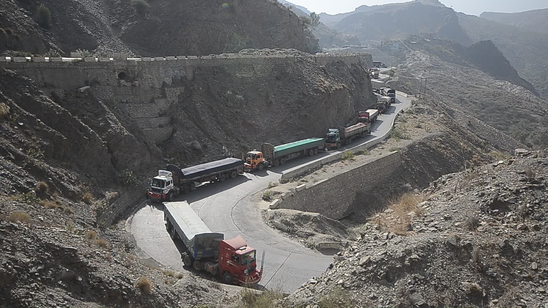 Returning of Afghan refugees continue through Torkham border
