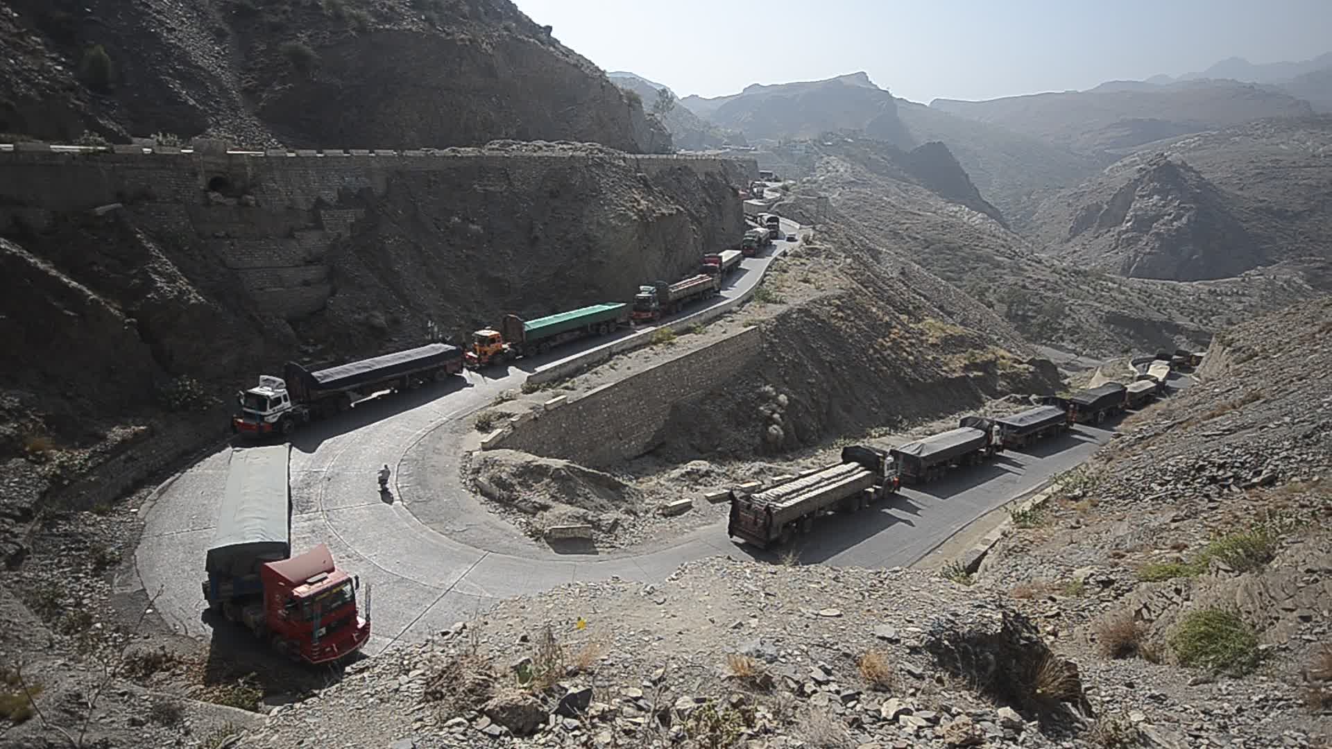 Returning of Afghan refugees continue through Torkham border
