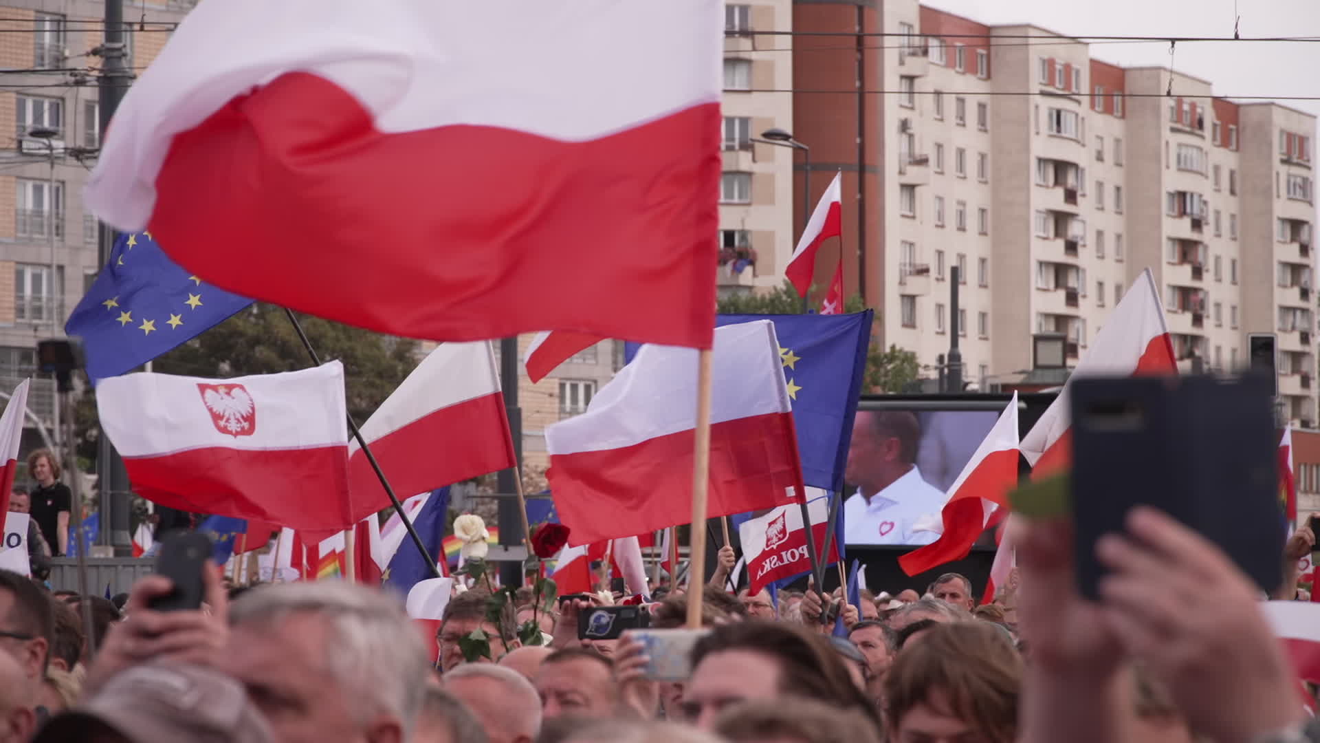 Million take part in opposition rally ahead of elections in Poland