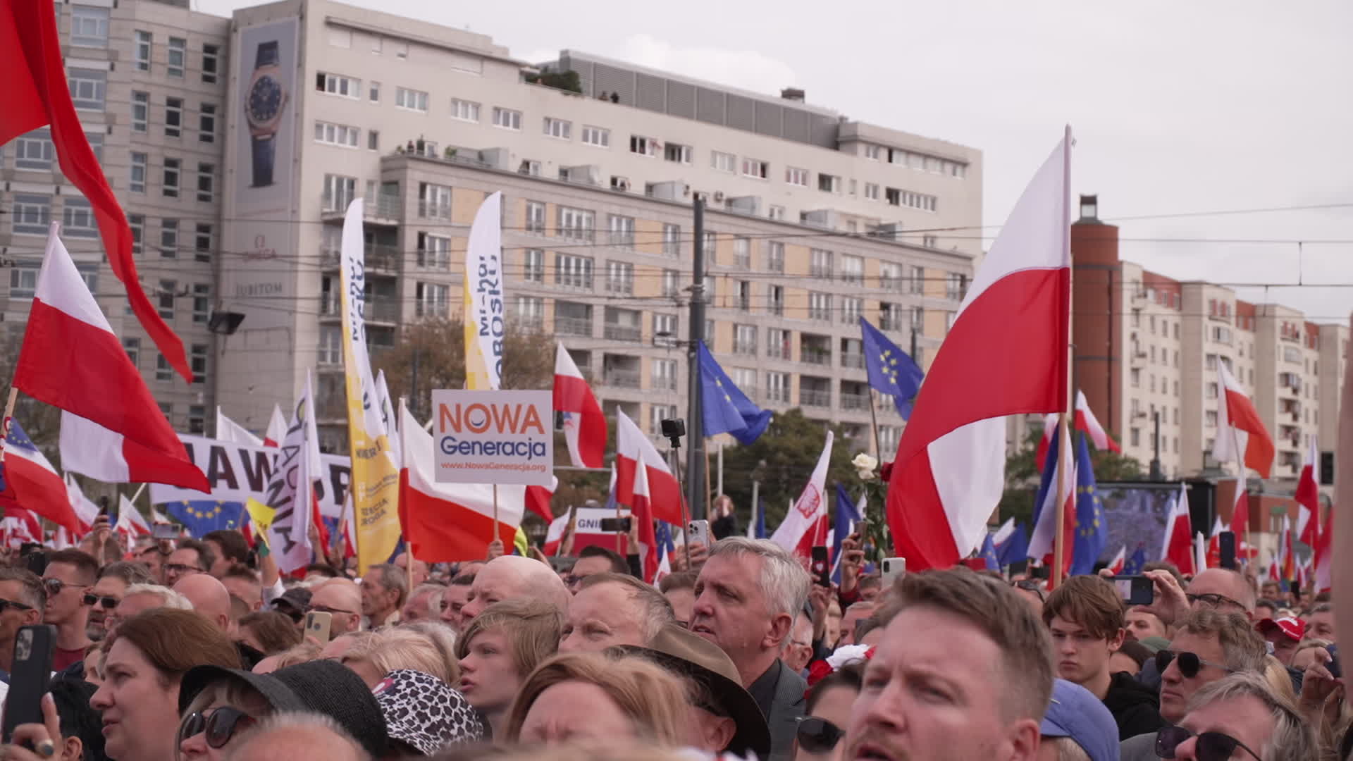 Million take part in opposition rally ahead of elections in Poland