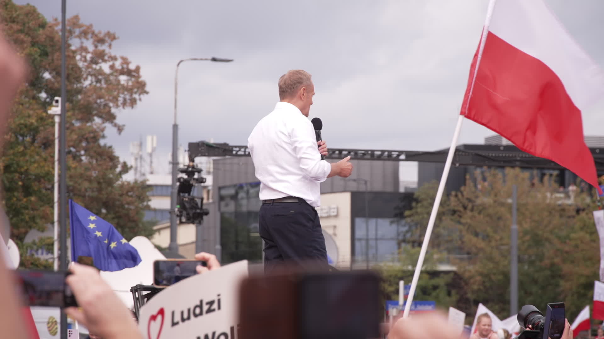 Million take part in opposition rally ahead of elections in Poland