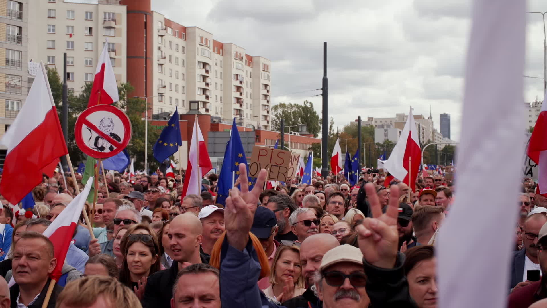 Million take part in opposition rally ahead of elections in Poland
