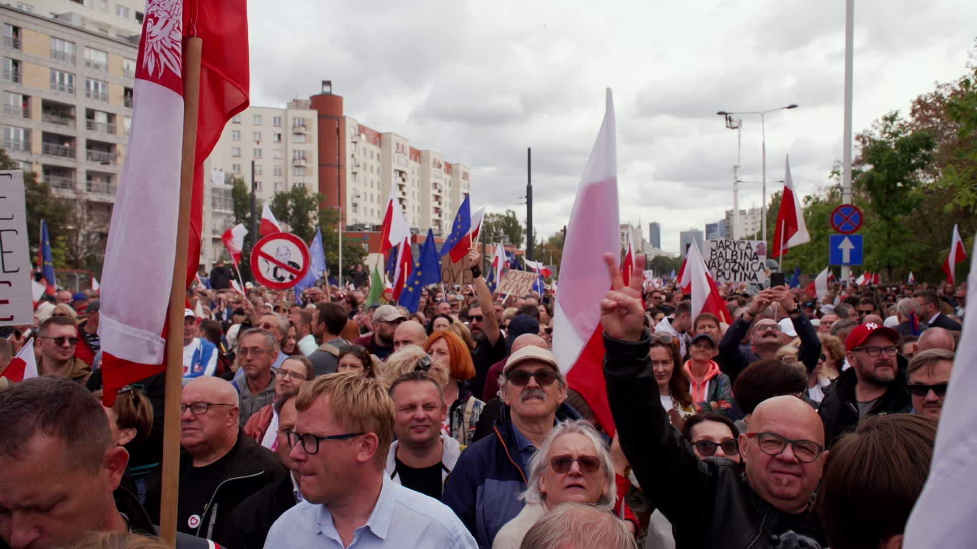 Million take part in opposition rally ahead of elections in Poland