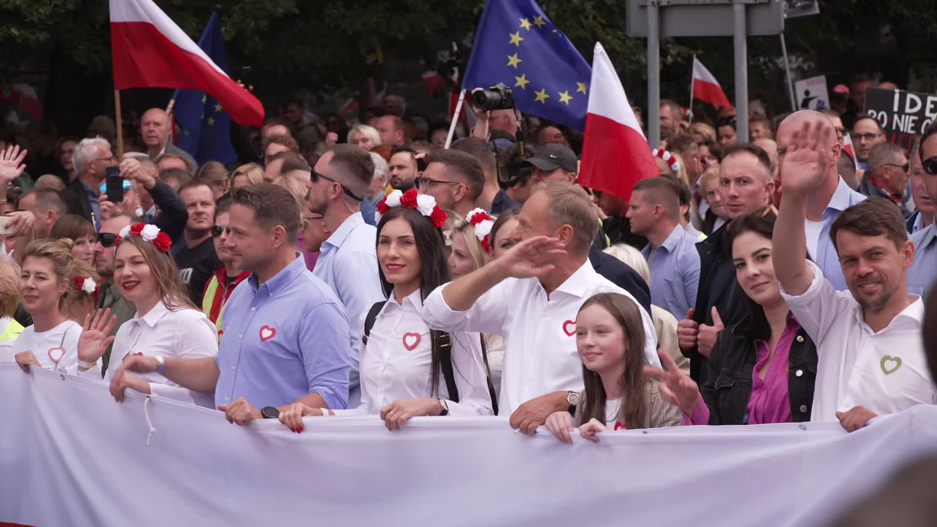 Million take part in opposition rally ahead of elections in Poland