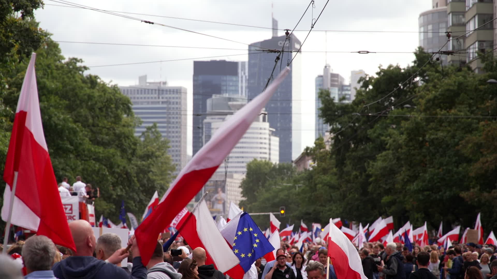 Million take part in opposition rally ahead of elections in Poland