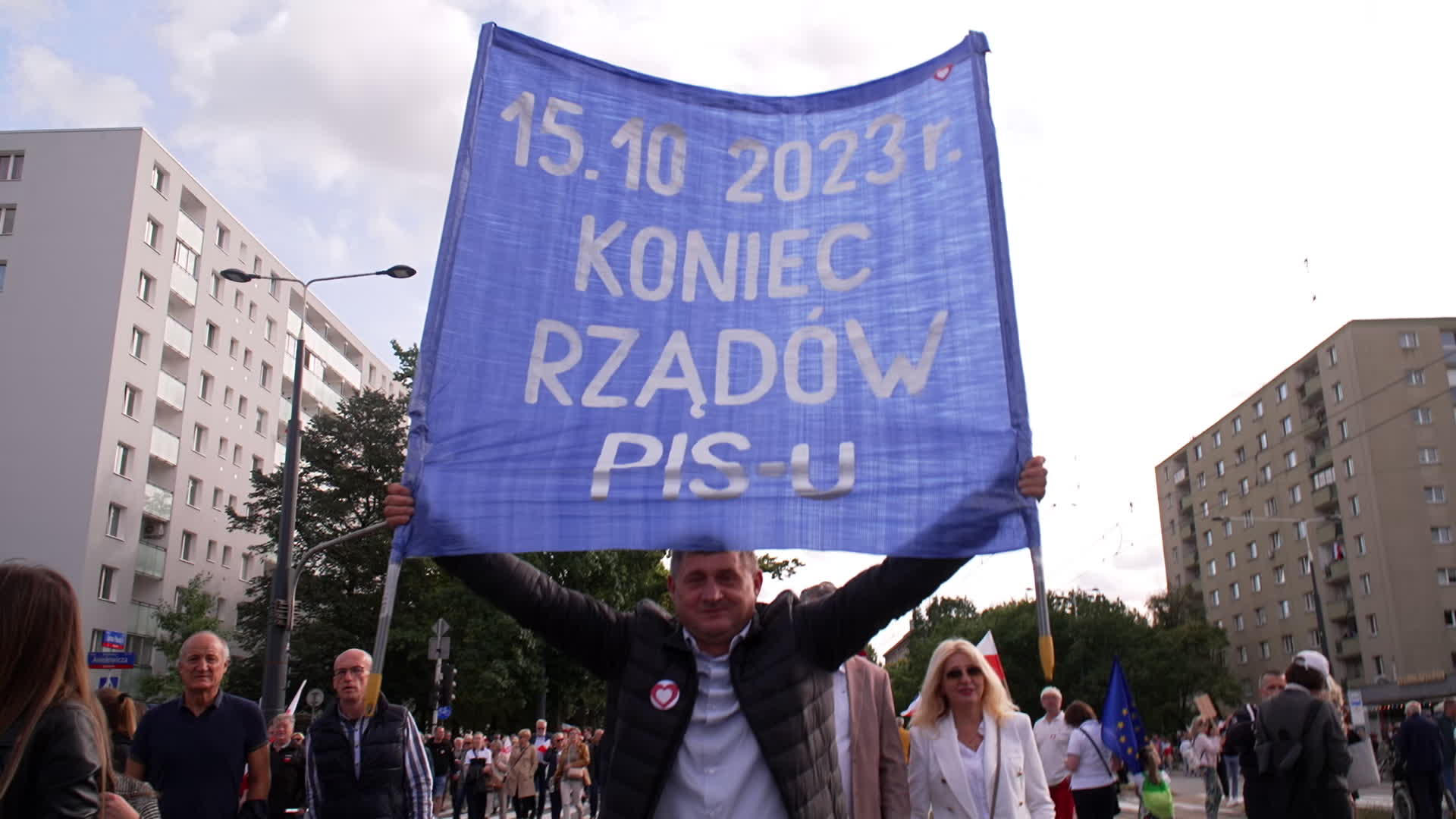 Million take part in opposition rally ahead of elections in Poland