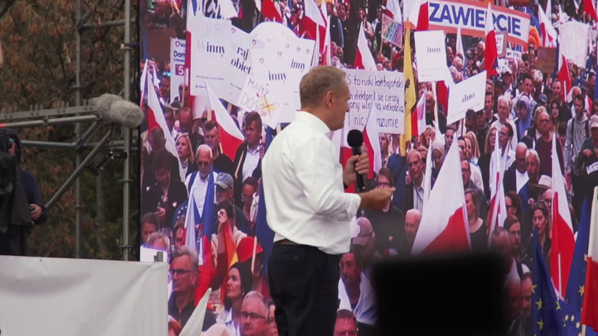 Million take part in opposition rally ahead of elections in Poland