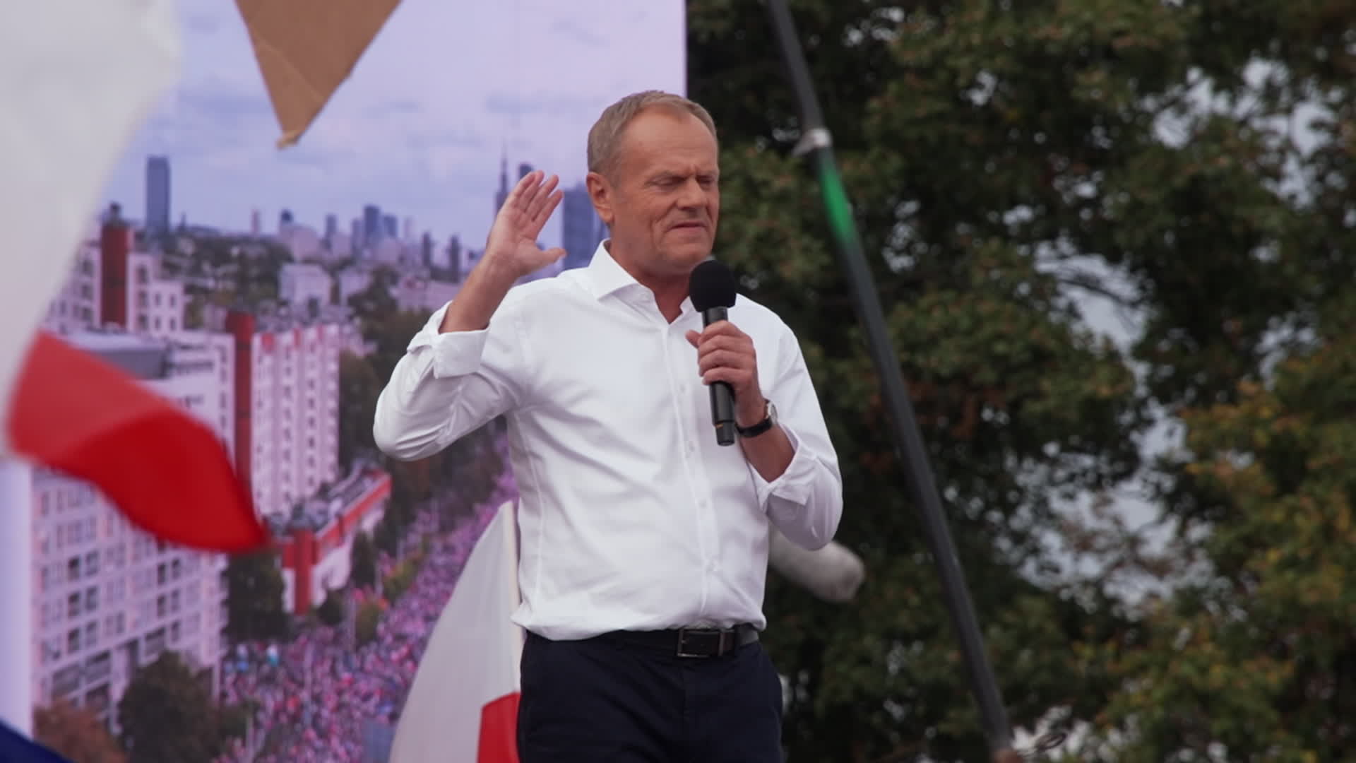 Million take part in opposition rally ahead of elections in Poland
